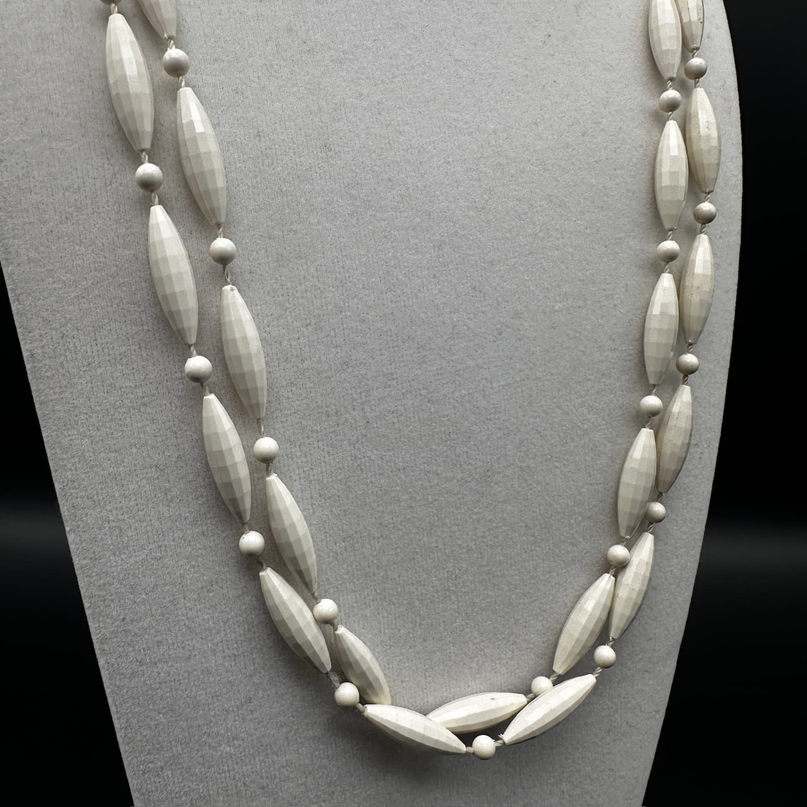 Vintage Long white strand necklace oval faceted beads round spacers 90s Jewelry - Thumbnail 3