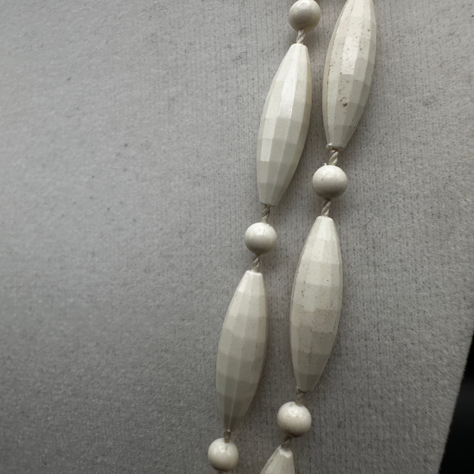 Vintage Long white strand necklace oval faceted beads round spacers 90s Jewelry - Thumbnail 5