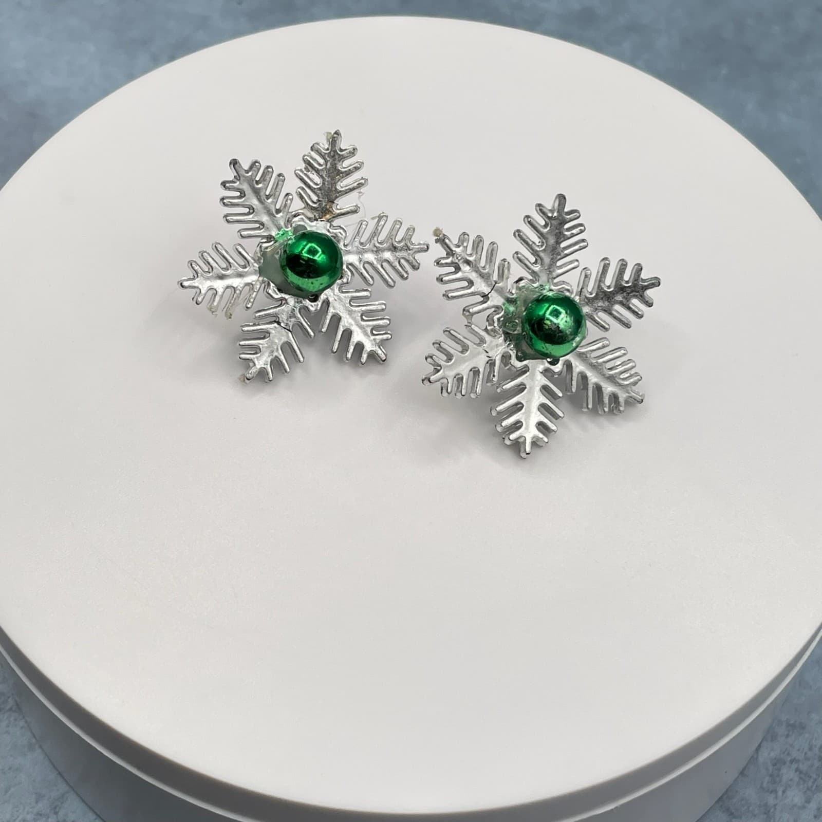 Vintage Holiday Snowflake Stud Earrings Silver Tone Green Ball Christmas Winter - Image 1