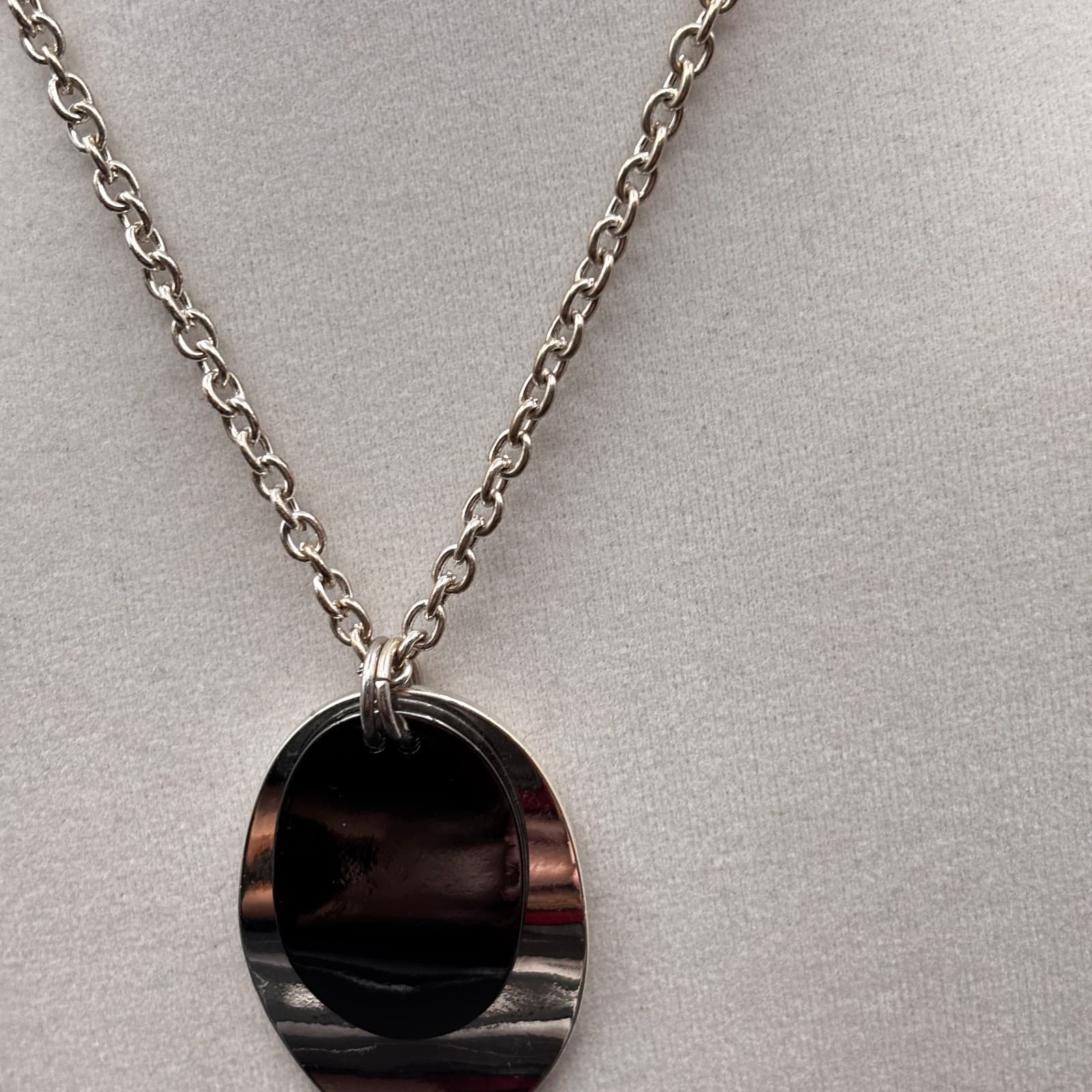 Silver Tone Oval Layered Pendant Necklace Women Black Modern Minimalist Chain - Thumbnail 3