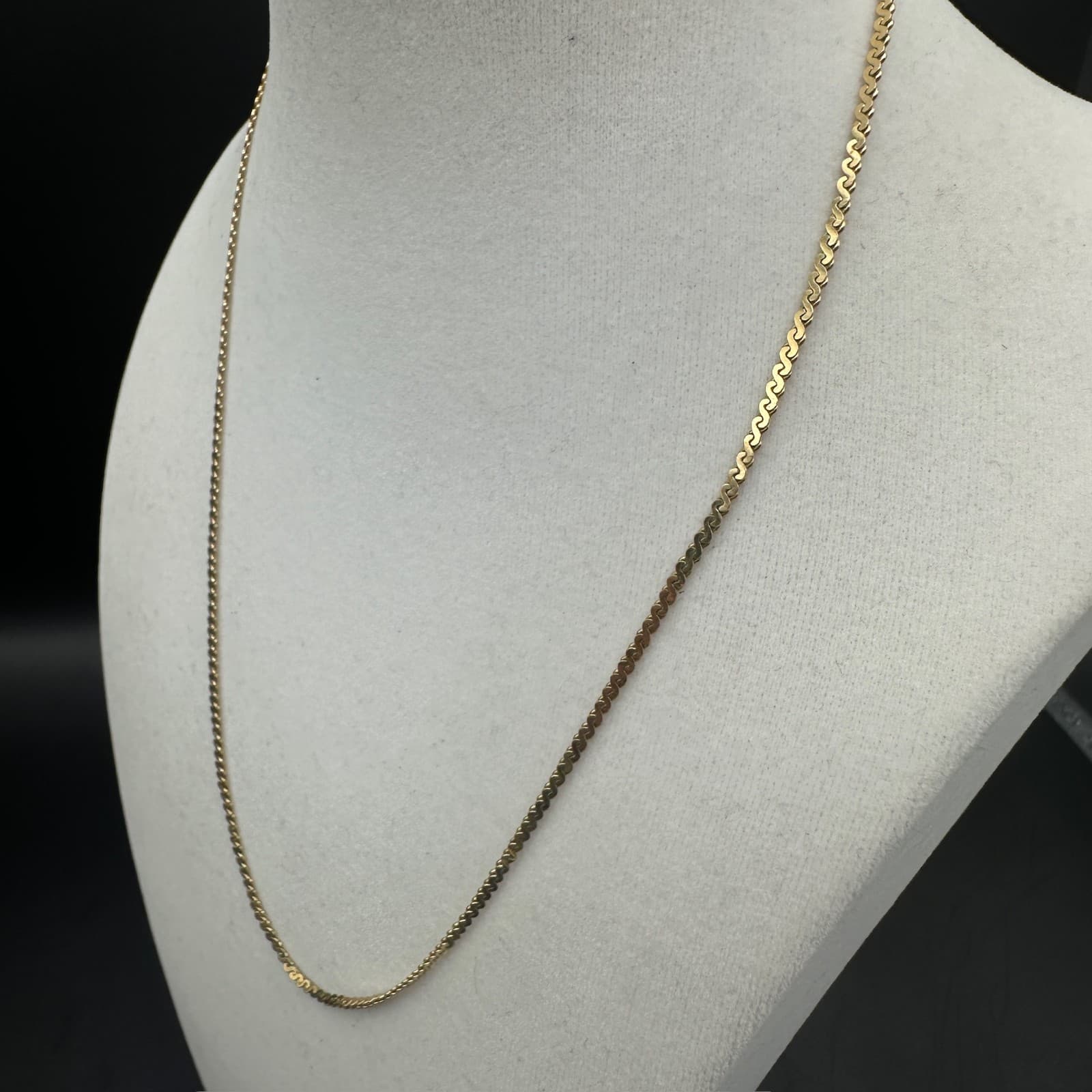 Vintage 90s Gold Tone Wavy Snake Chain Necklace Diamond Cut Link Hook Jewelry - Image 1