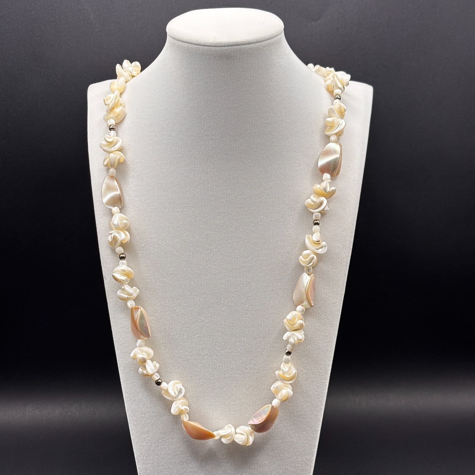 Vintage Mother of Pearl Shell Chip Flower Necklace Choker Beach Boho Jewelry - Image 1