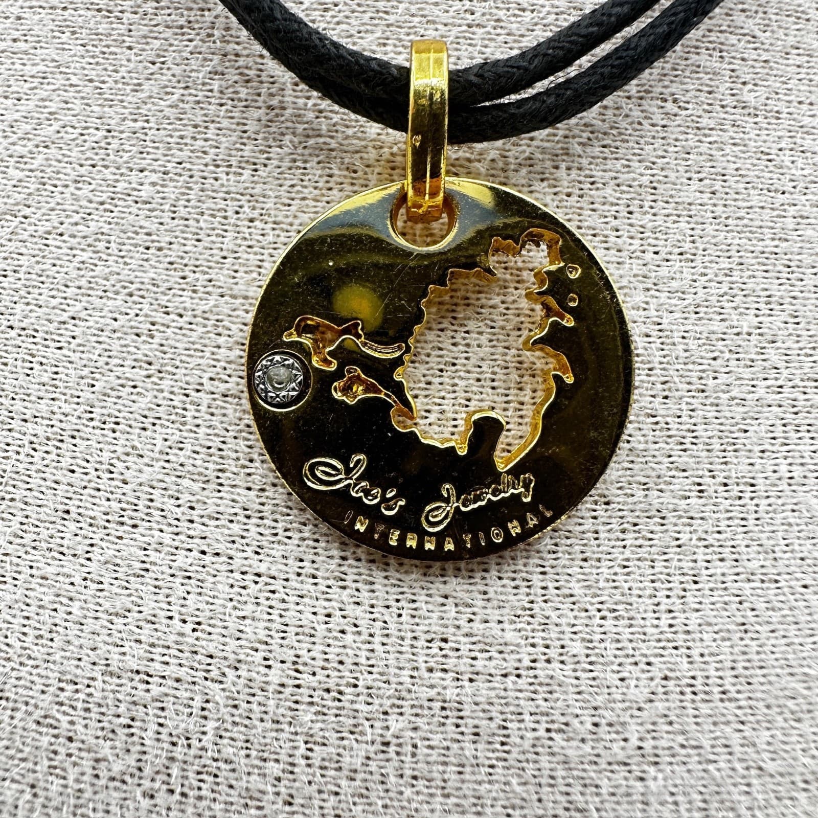 Vintage Jas's Jewelry Gold Tone World Map Pendant Necklace Medallion Y2K 90s - Image 1