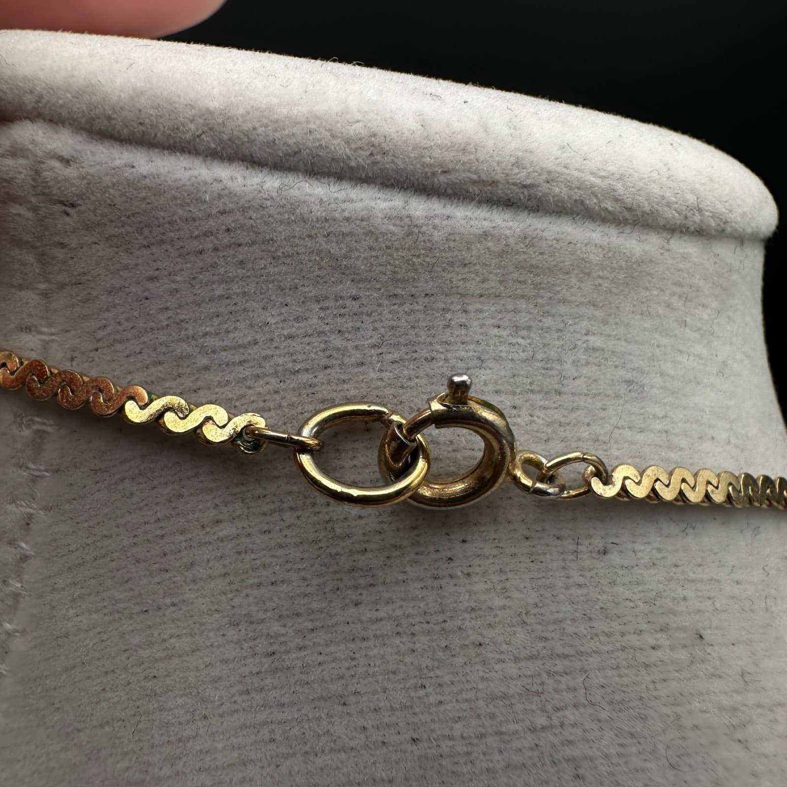 Vintage 90s Gold Tone Wavy Snake Chain Necklace Diamond Cut Link Hook Jewelry - Thumbnail 6