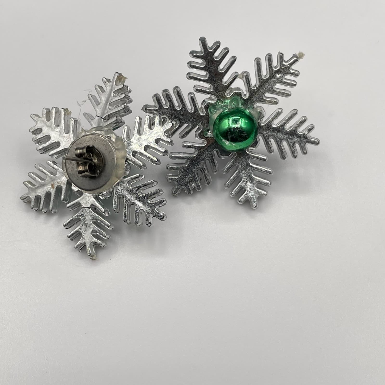 Vintage Holiday Snowflake Stud Earrings Silver Tone Green Ball Christmas Winter - Thumbnail 3