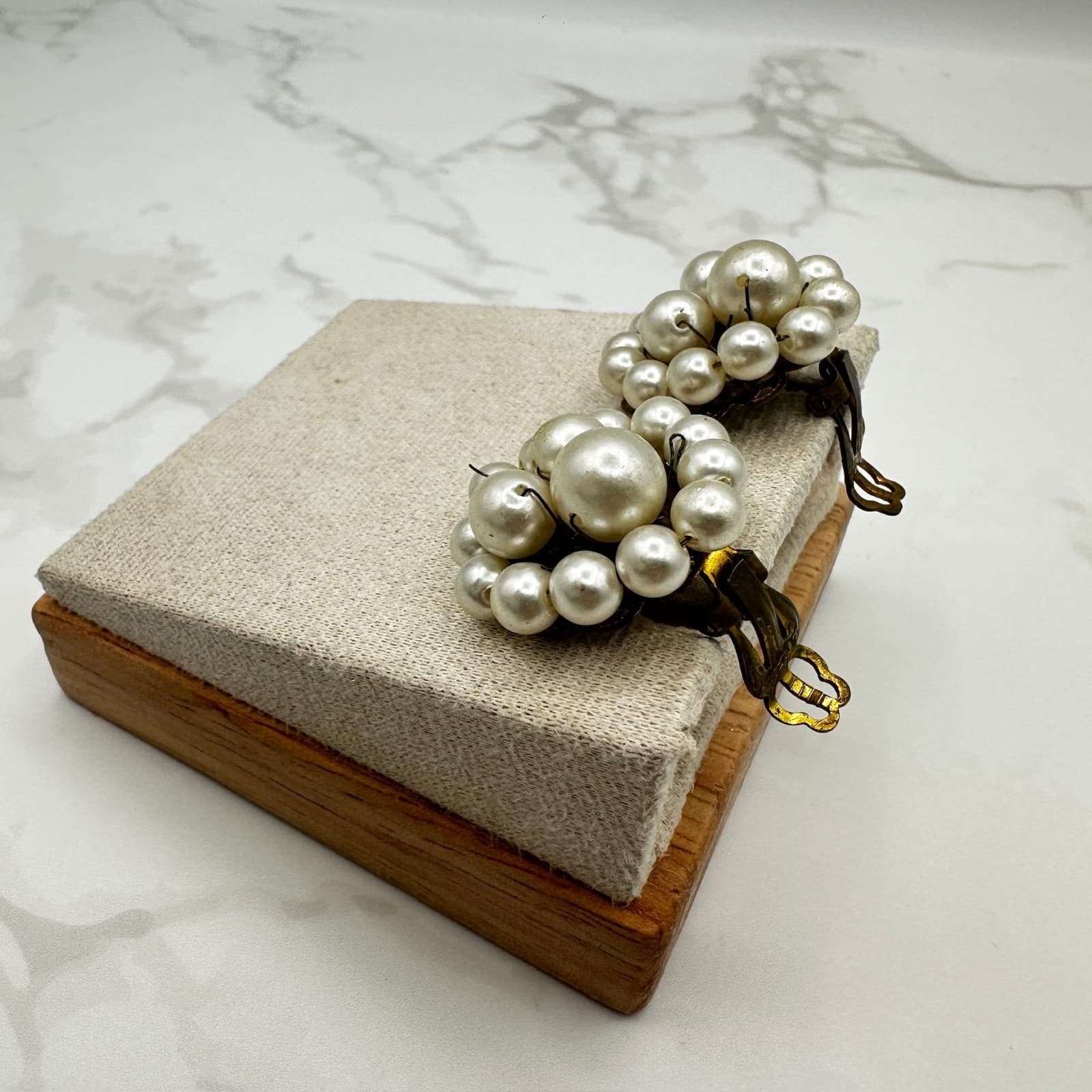 Vintage Faux Pearl Cluster Clip On Earrings Gold Tone Chunky Glam 80s 90s 70s - Thumbnail 4