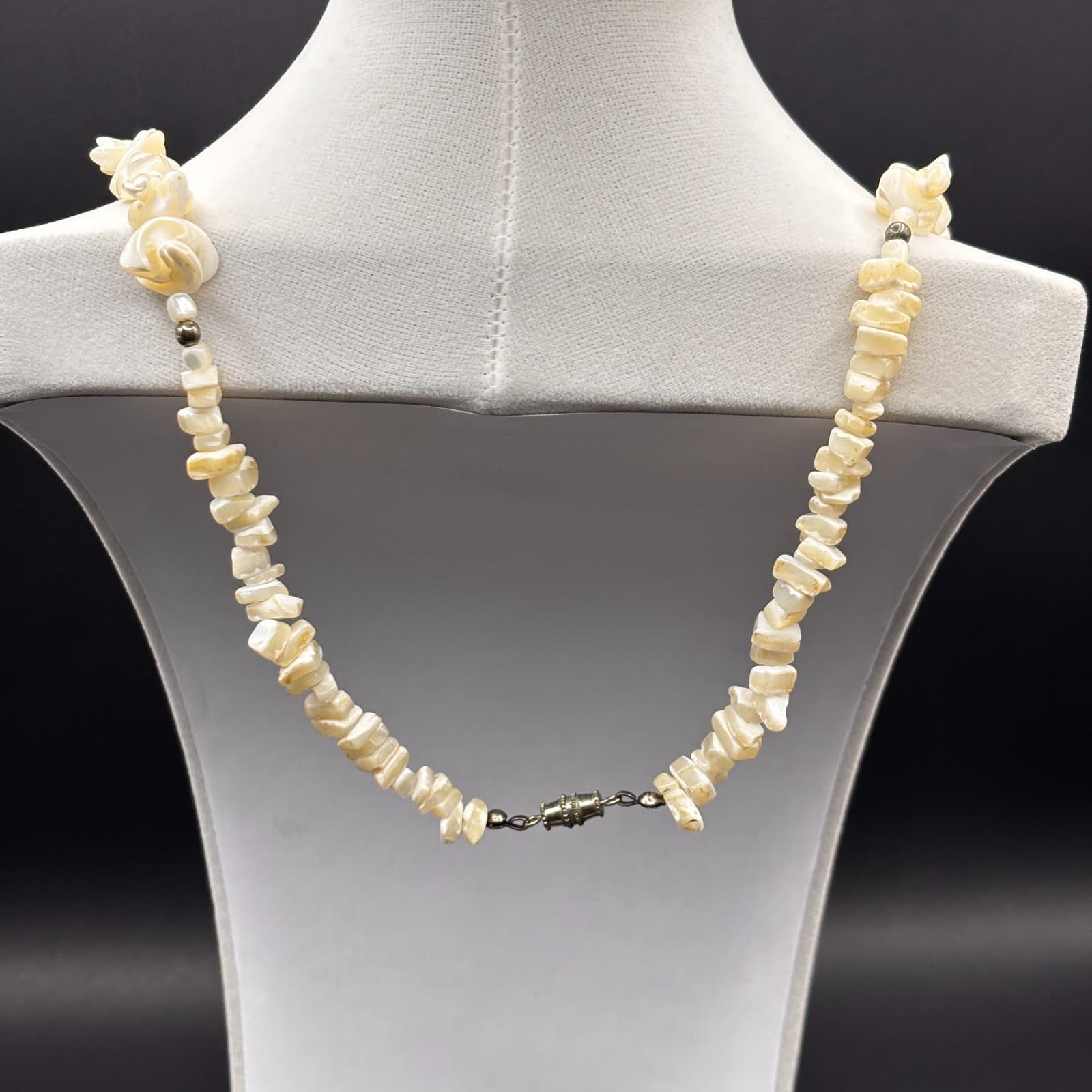 Vintage Mother of Pearl Shell Chip Flower Necklace Choker Beach Boho Jewelry - Thumbnail 8