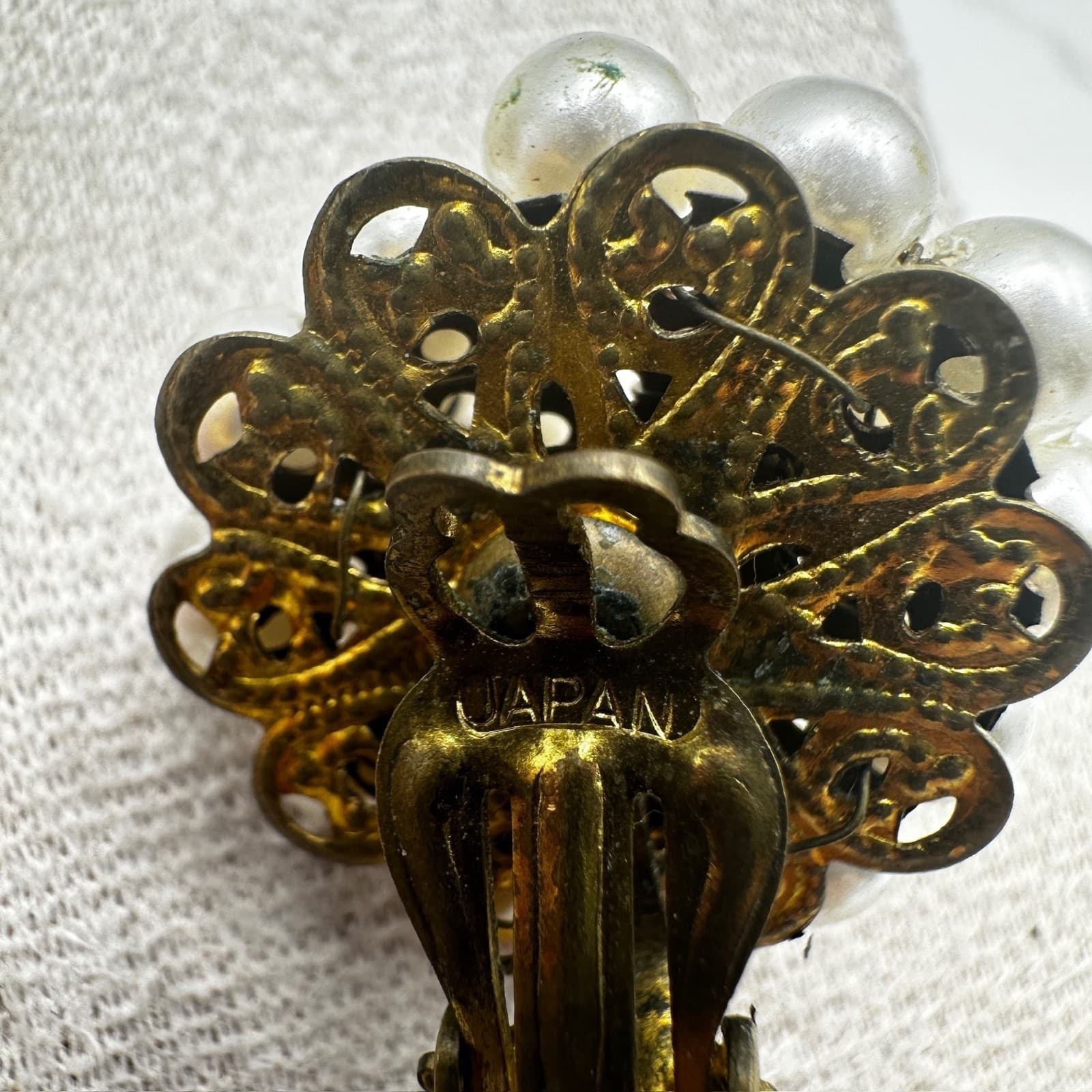 Vintage Faux Pearl Cluster Clip On Earrings Gold Tone Chunky Glam 80s 90s 70s - Thumbnail 6