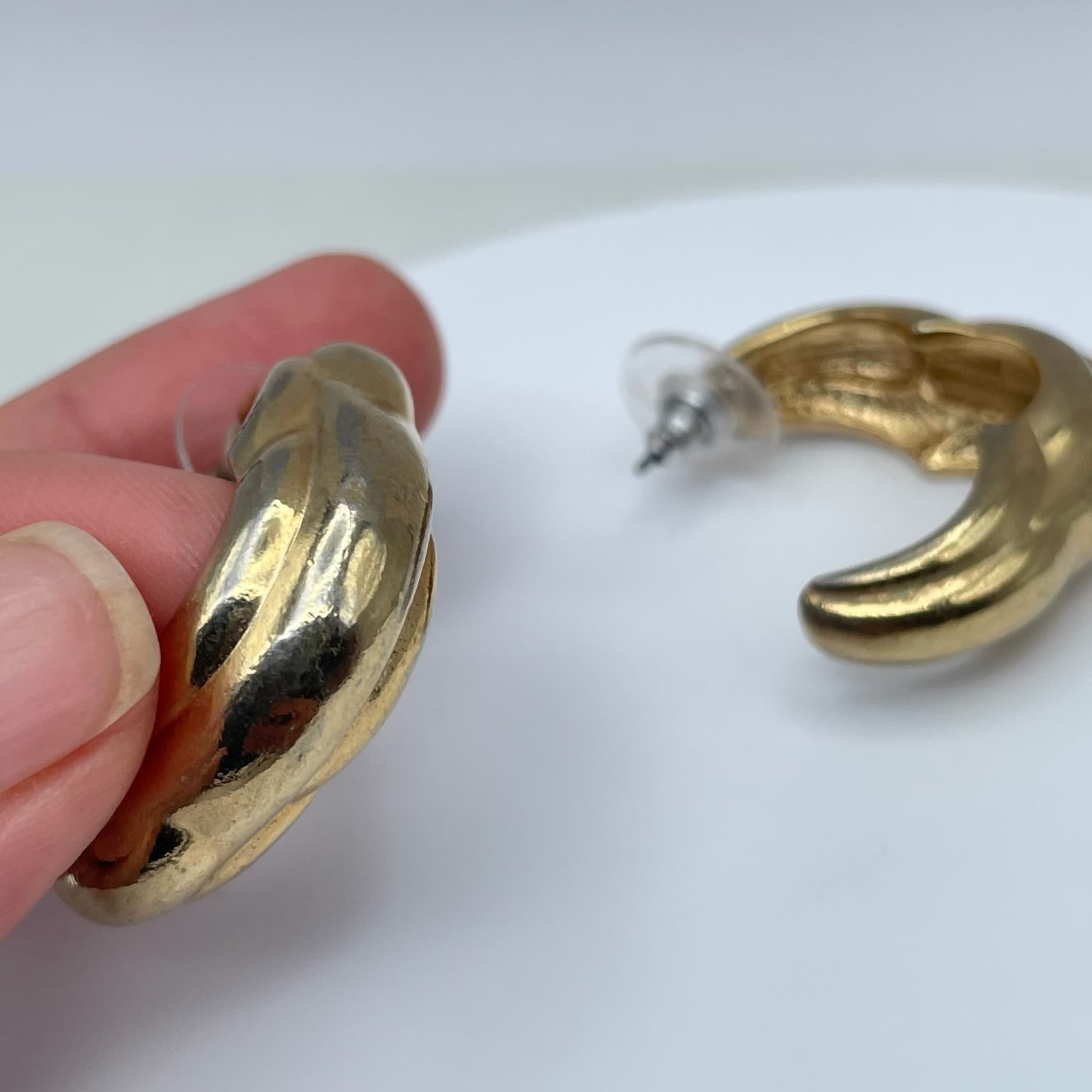 Vintage 80 Chunky Gold Puffy Sculptural Wavy Crescent Moon Hoop Earrings Jewelry - Thumbnail 6