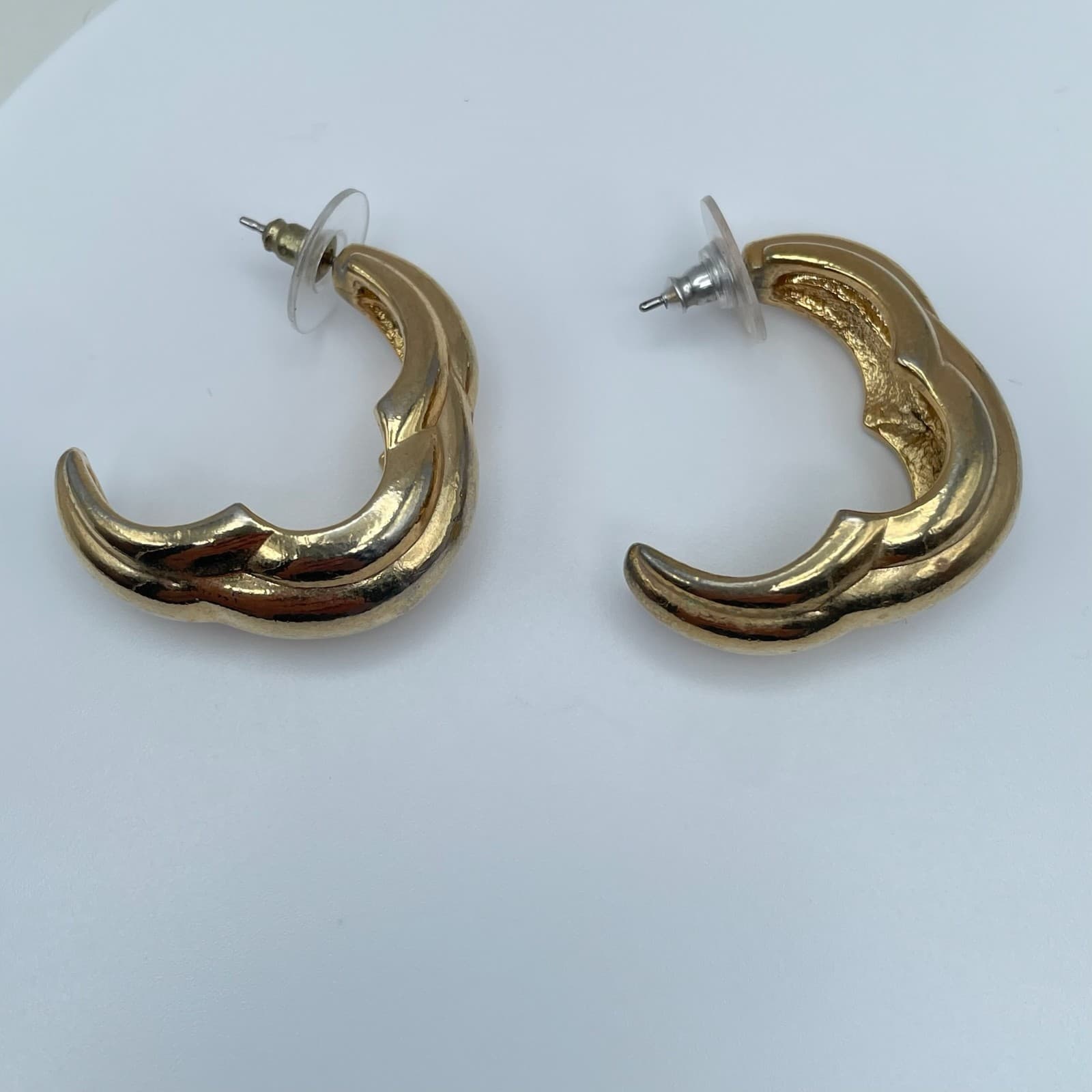 Vintage 80 Chunky Gold Puffy Sculptural Wavy Crescent Moon Hoop Earrings Jewelry - Image 1
