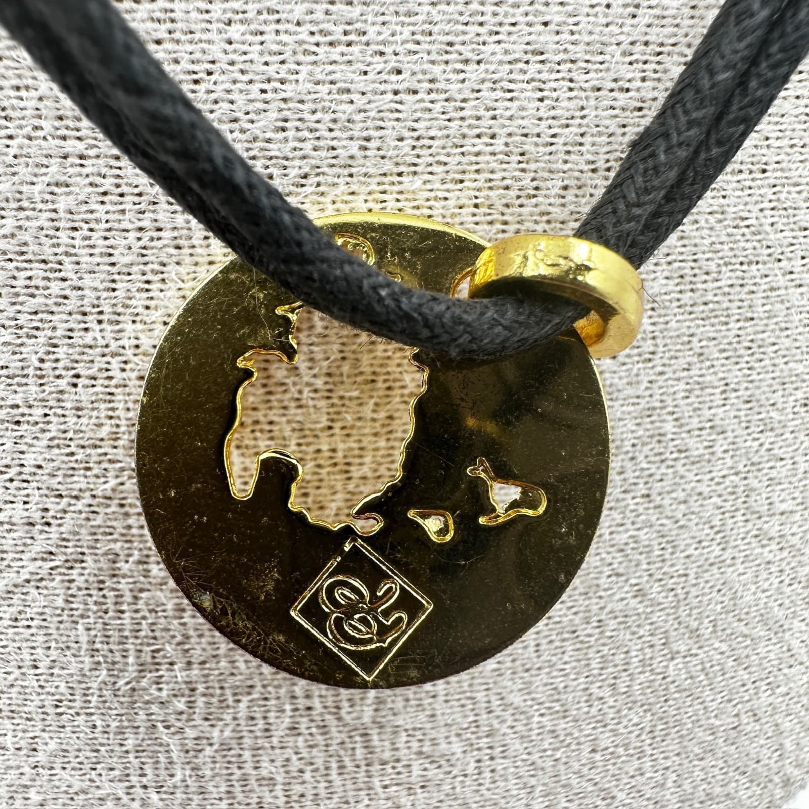 Vintage Jas's Jewelry Gold Tone World Map Pendant Necklace Medallion Y2K 90s - Thumbnail 6