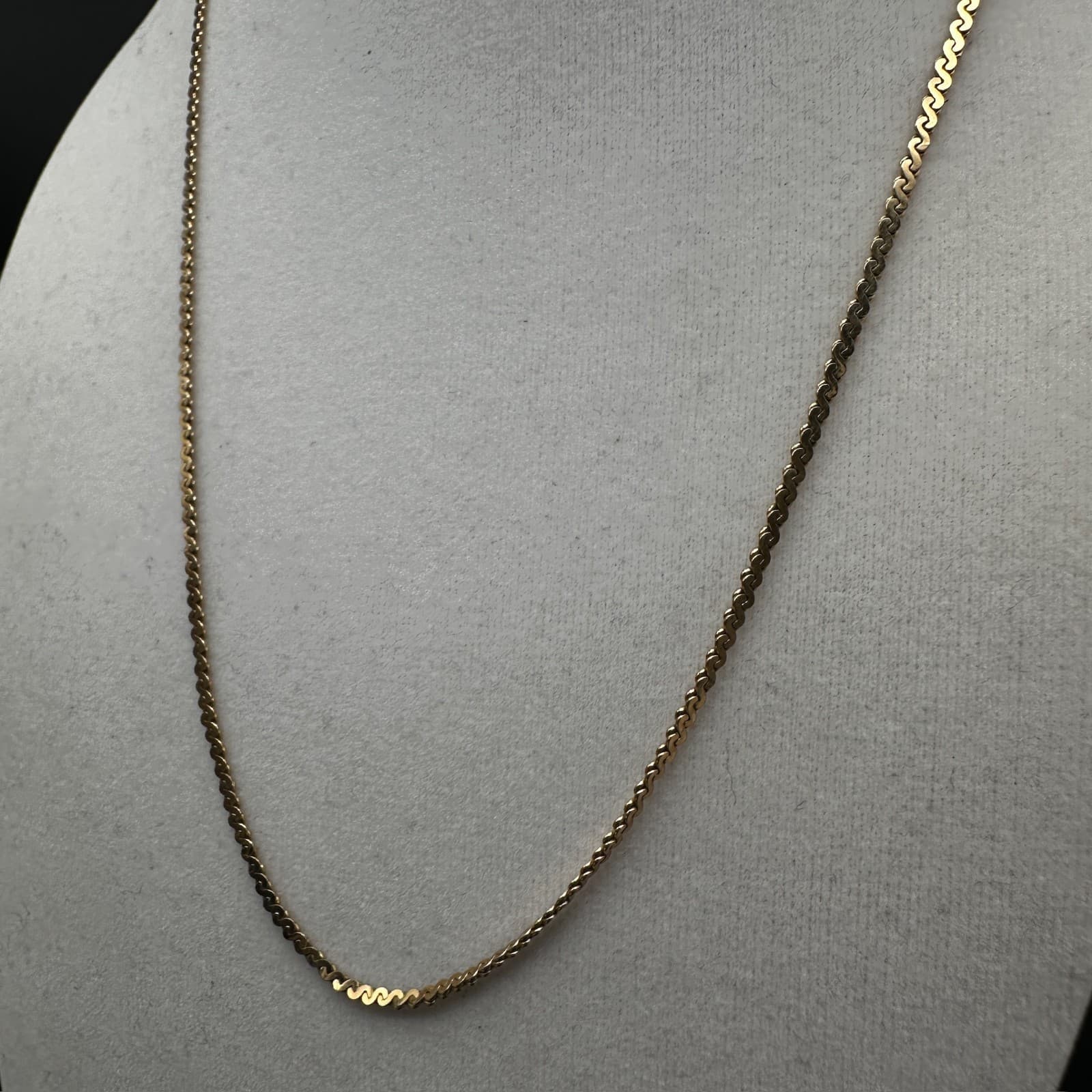 Vintage 90s Gold Tone Wavy Snake Chain Necklace Diamond Cut Link Hook Jewelry - Thumbnail 4