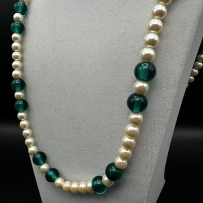 Vintage Green Glass & White Pearl Beaded Necklace Statement Classic Jewelry 90s - Thumbnail 3
