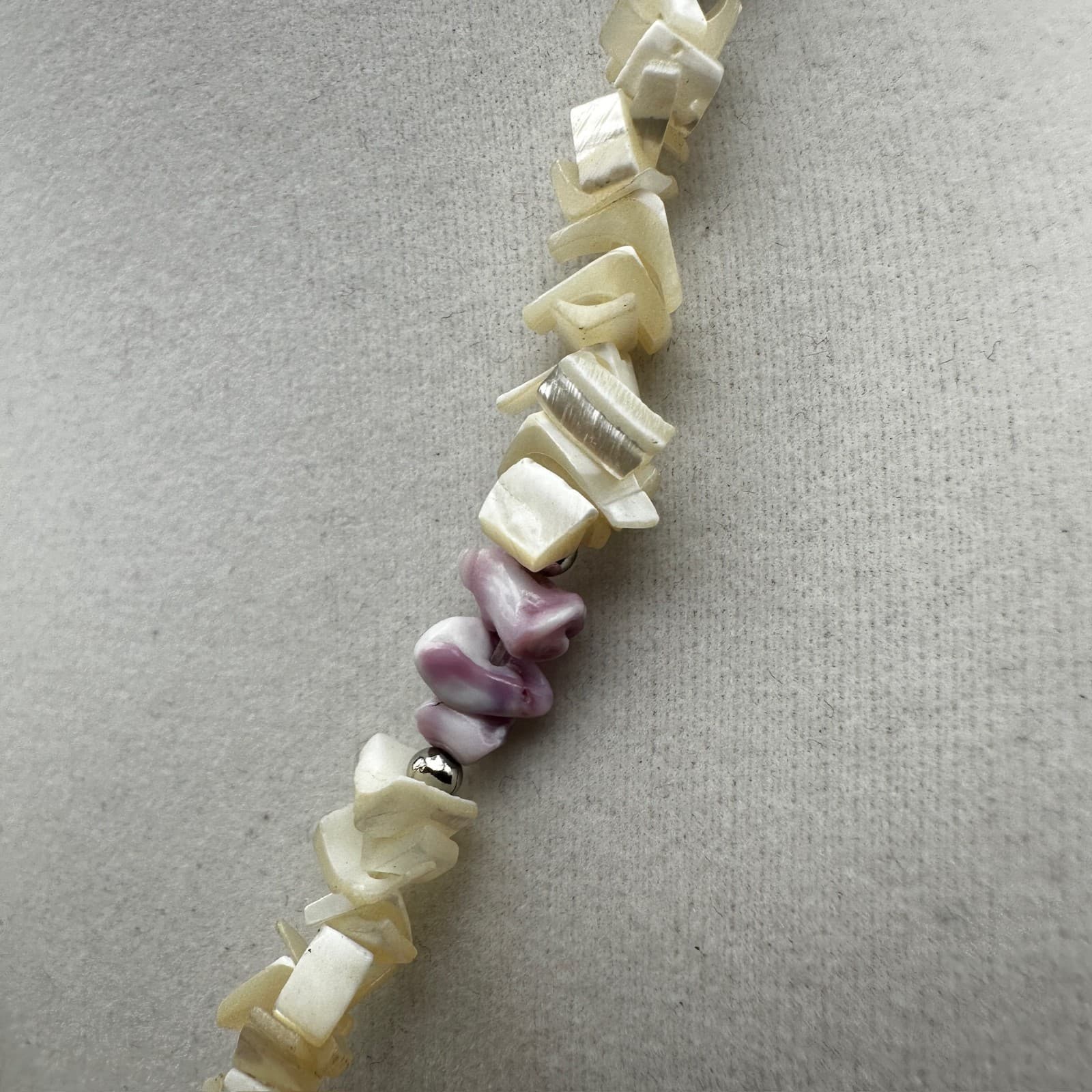 Vintage 90s Mother of Pearl & Dyed Chip Shell Beads Choker Necklace Jewelry - Thumbnail 4
