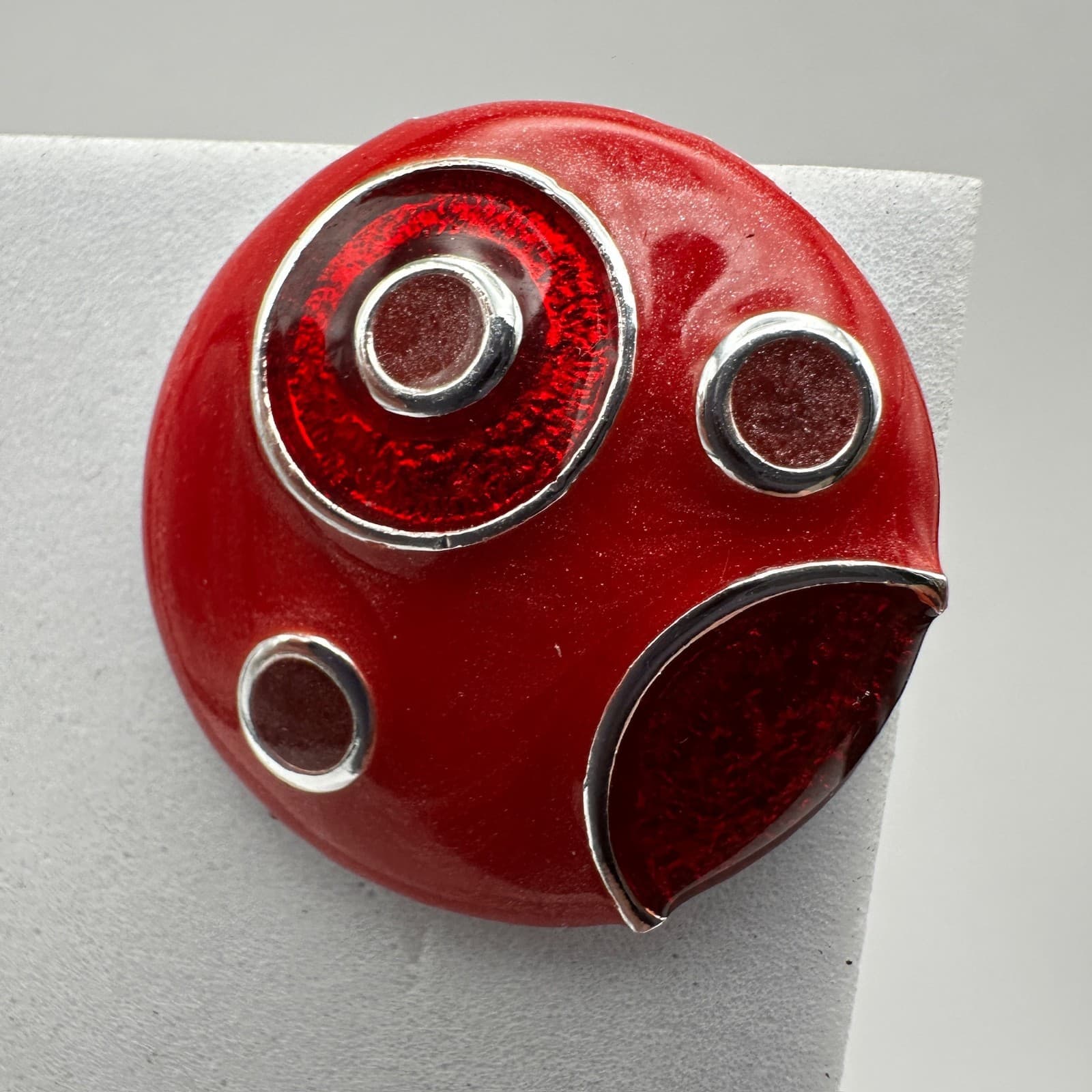 Vintage 90s Red Enamel Geometric Round Silver-Tone Metal Clip-On Earring Jewelry - Thumbnail 4