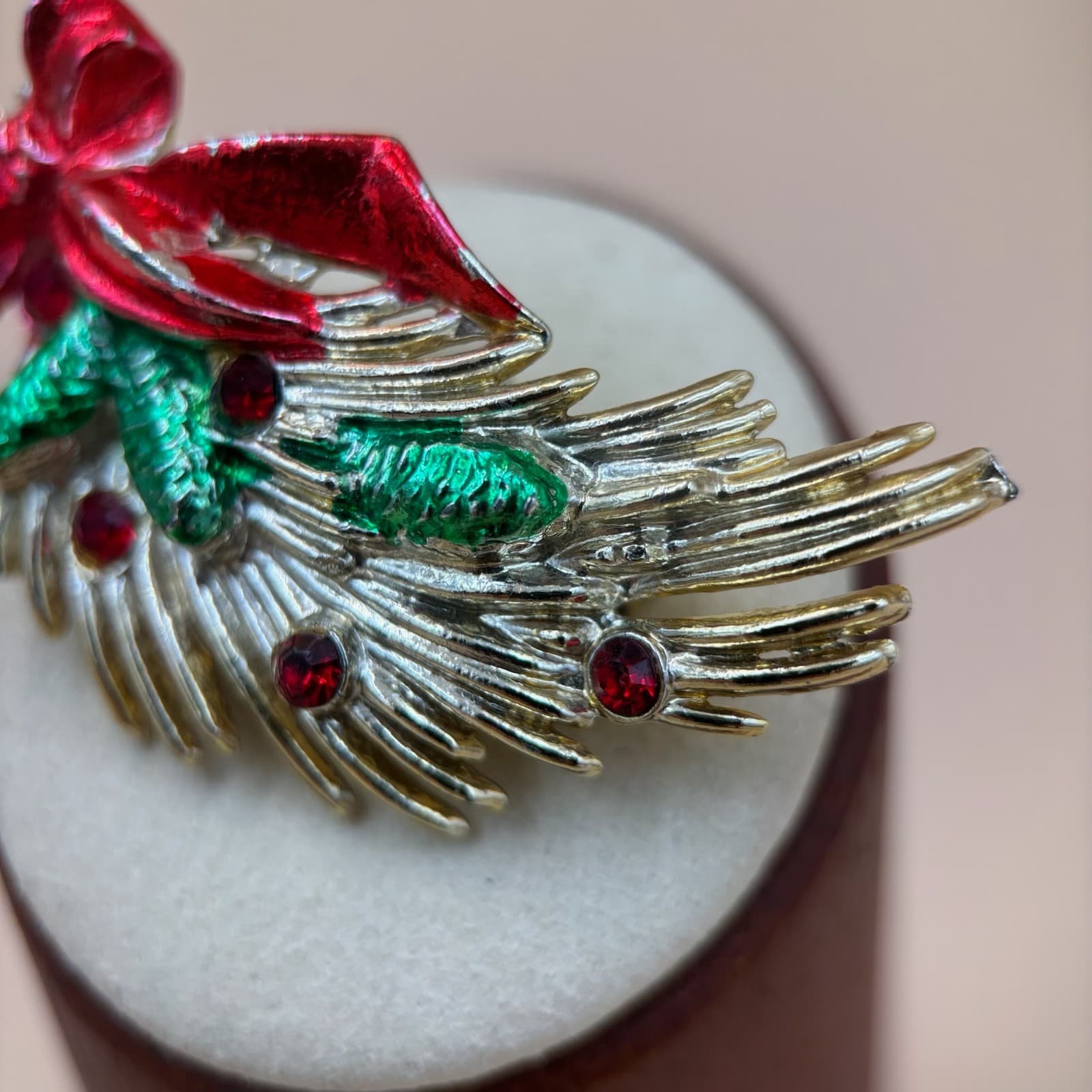 Vintage Rhinestone Gold-Tone Holiday Christmas Ribbon Pine Bough Brooch Pin - Thumbnail 5