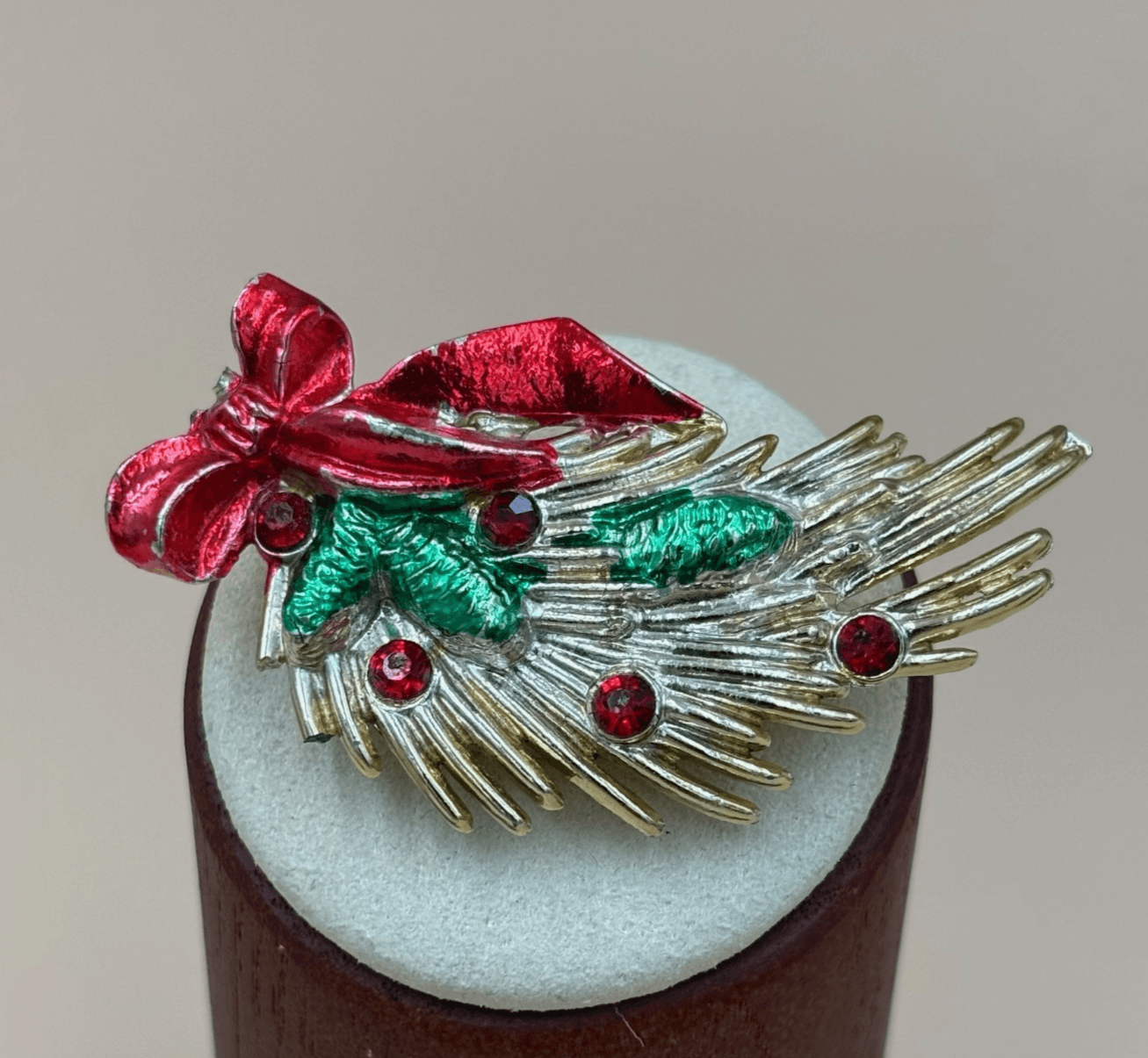 Vintage Rhinestone Gold-Tone Holiday Christmas Ribbon Pine Bough Brooch Pin - Image 1