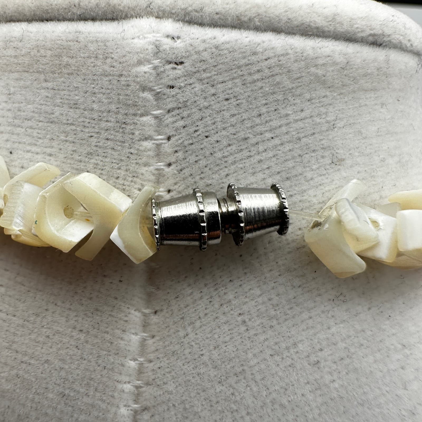 Vintage 90s Mother of Pearl & Dyed Chip Shell Beads Choker Necklace Jewelry - Thumbnail 5