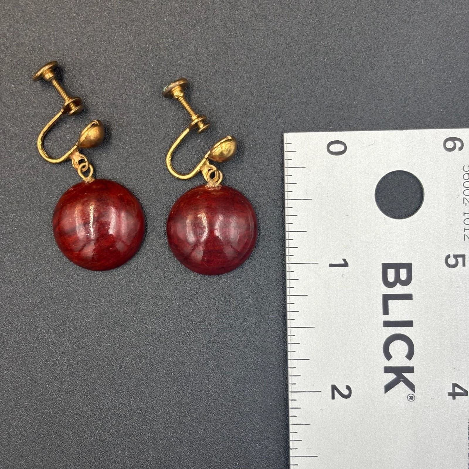 Vintage Red Wood Burl Button Screw-Back Classic Retro Fashion Earrings - Thumbnail 5