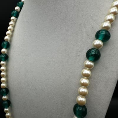 Vintage Green Glass & White Pearl Beaded Necklace Statement Classic Jewelry 90s - Thumbnail 4