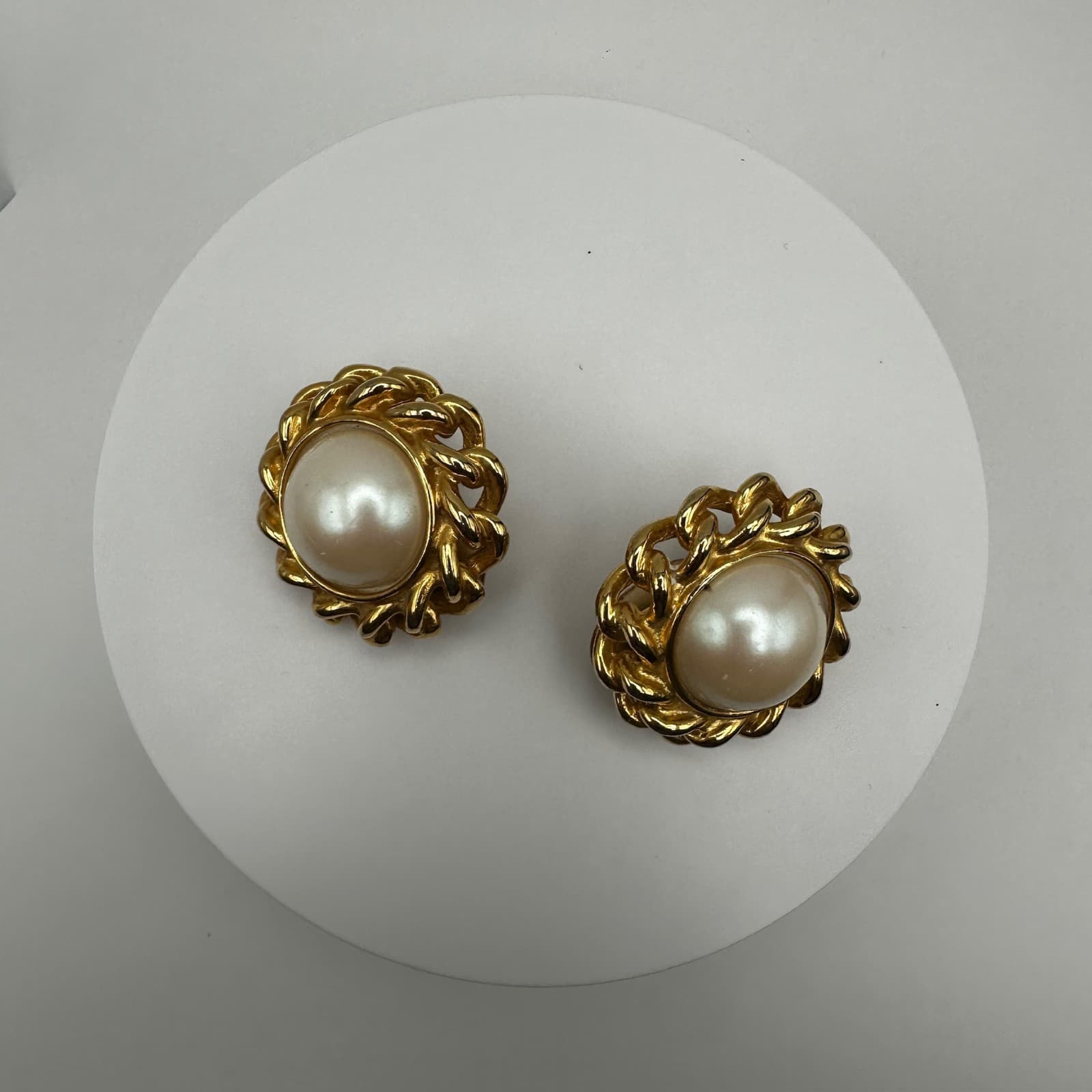 Vintage 80s Gold Faux Pearl Clip On Earrings Cable Rope Chain Dome Shape Jewelry - Thumbnail 5