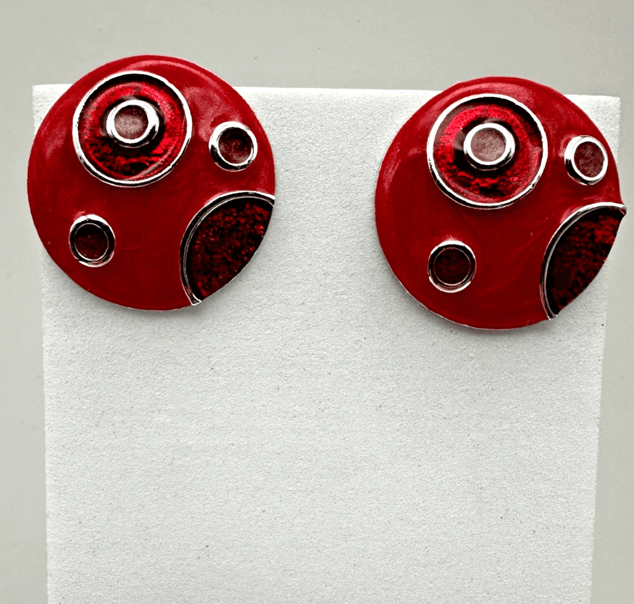 Vintage 90s Red Enamel Geometric Round Silver-Tone Metal Clip-On Earring Jewelry - Image 1