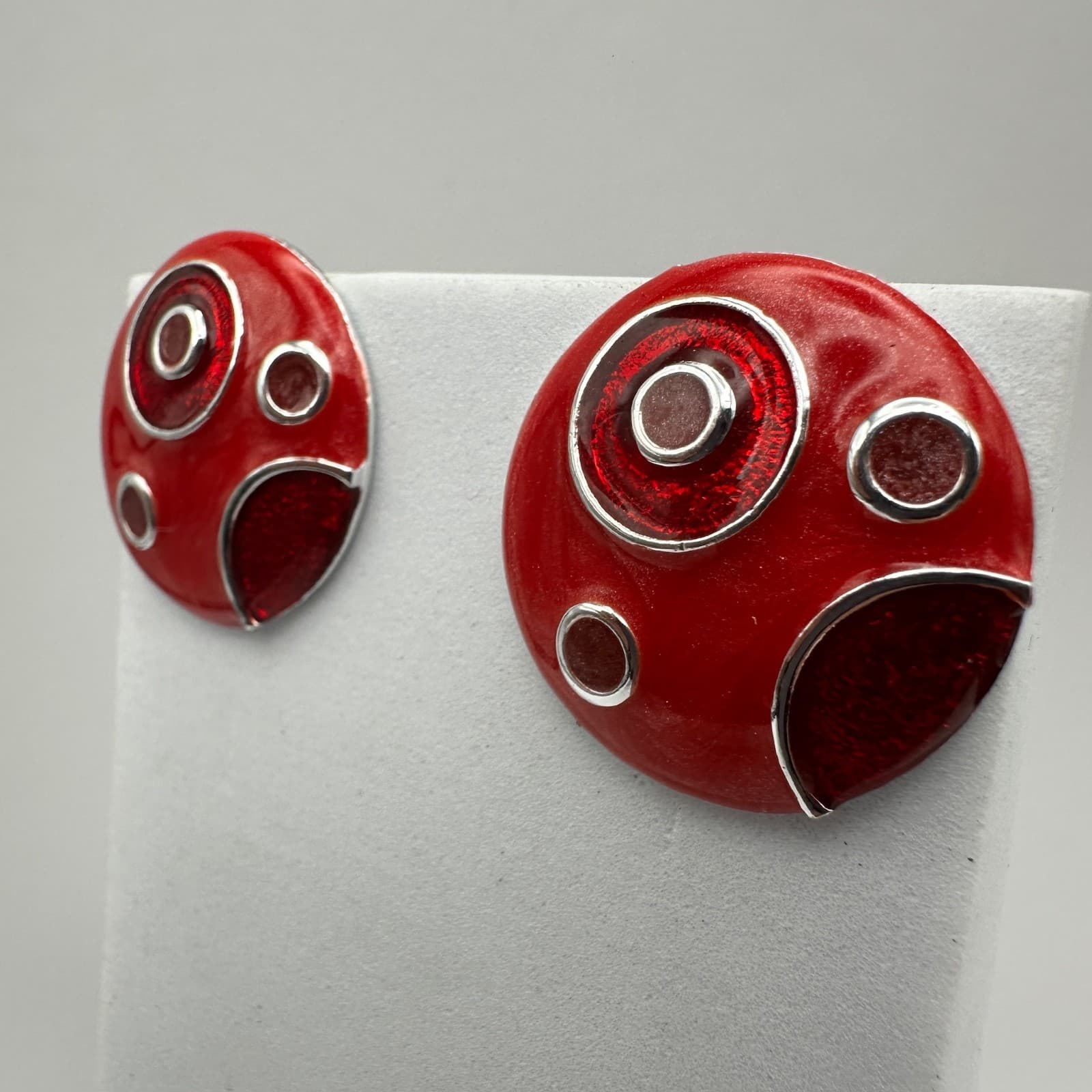 Vintage 90s Red Enamel Geometric Round Silver-Tone Metal Clip-On Earring Jewelry - Thumbnail 3