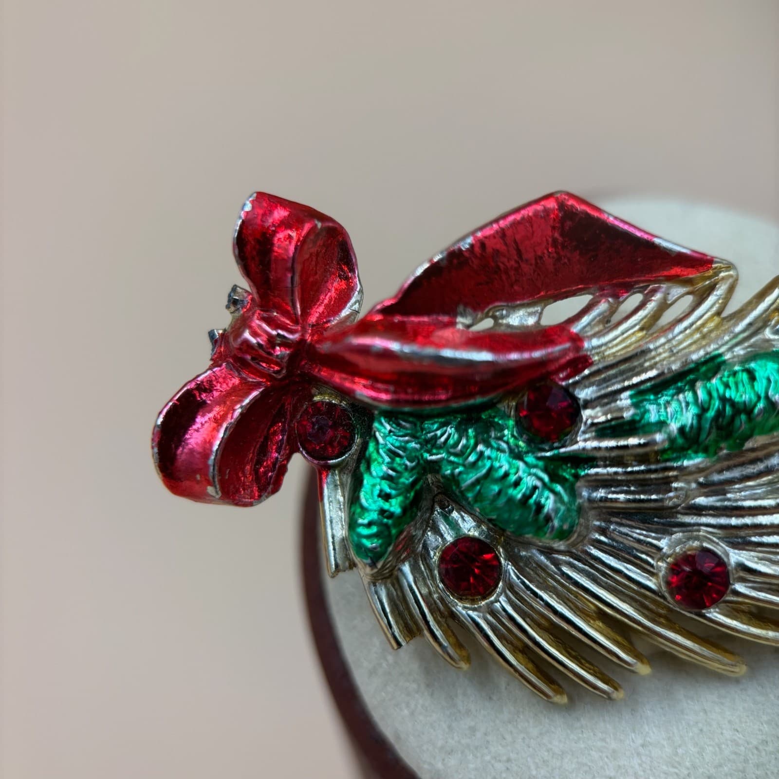 Vintage Rhinestone Gold-Tone Holiday Christmas Ribbon Pine Bough Brooch Pin - Thumbnail 4