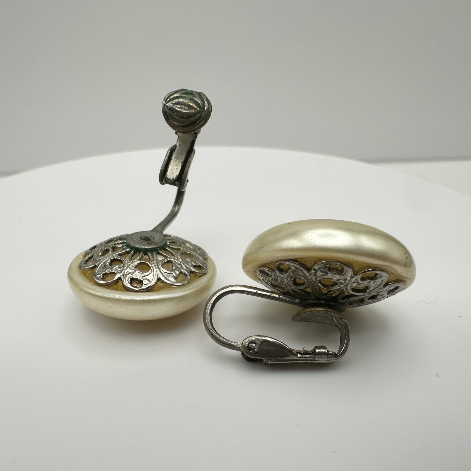 Vintage 80s Round Pearl Tone Clip On Earrings Silver Tone Dome Button Jewelry - Thumbnail 5