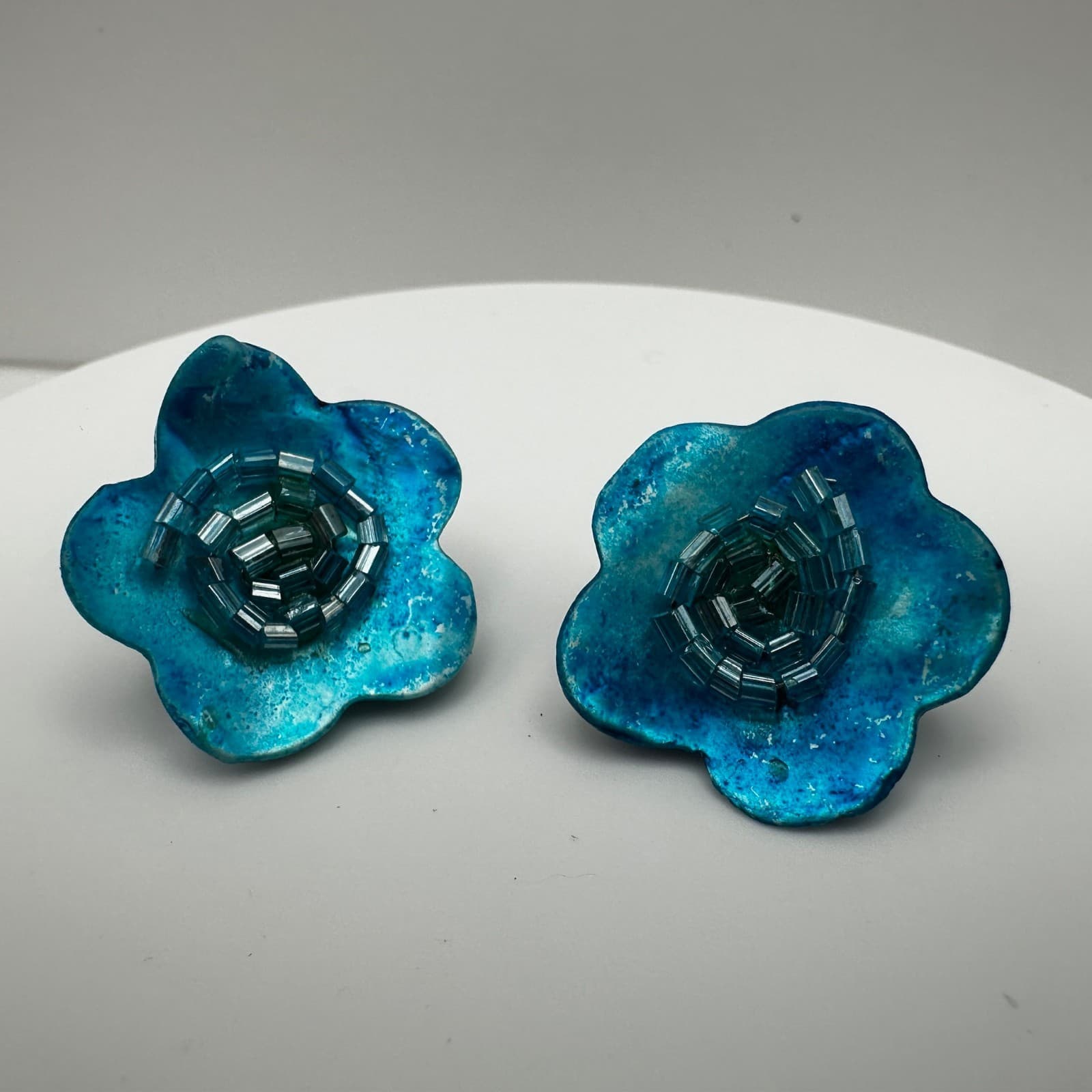 Vintage 90s iridescent blue floral earrings clear seed bead spiral Jewelry - Thumbnail 2