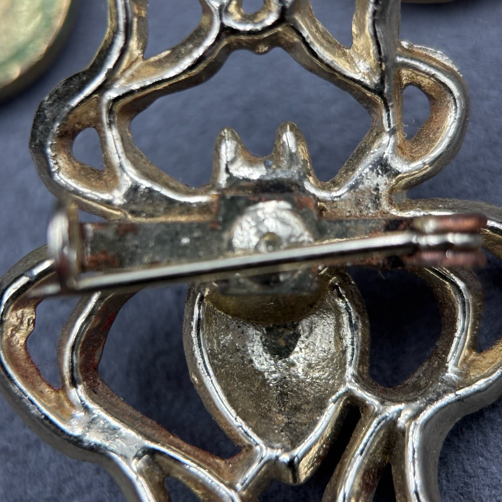 Vintage VTG Gold Tone Spooky Spider Red Enamel Brooch Set with Clip Doorknocker - Thumbnail 5