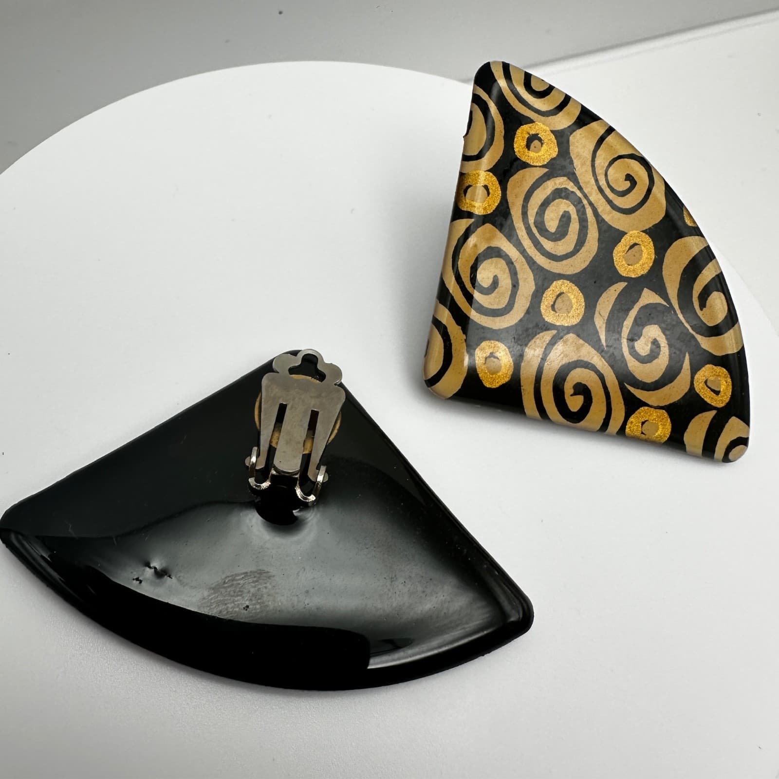 Vintage 90s Statement Black Beige Swirl Design Geometric Clip-On Earring Jewelry - Thumbnail 3