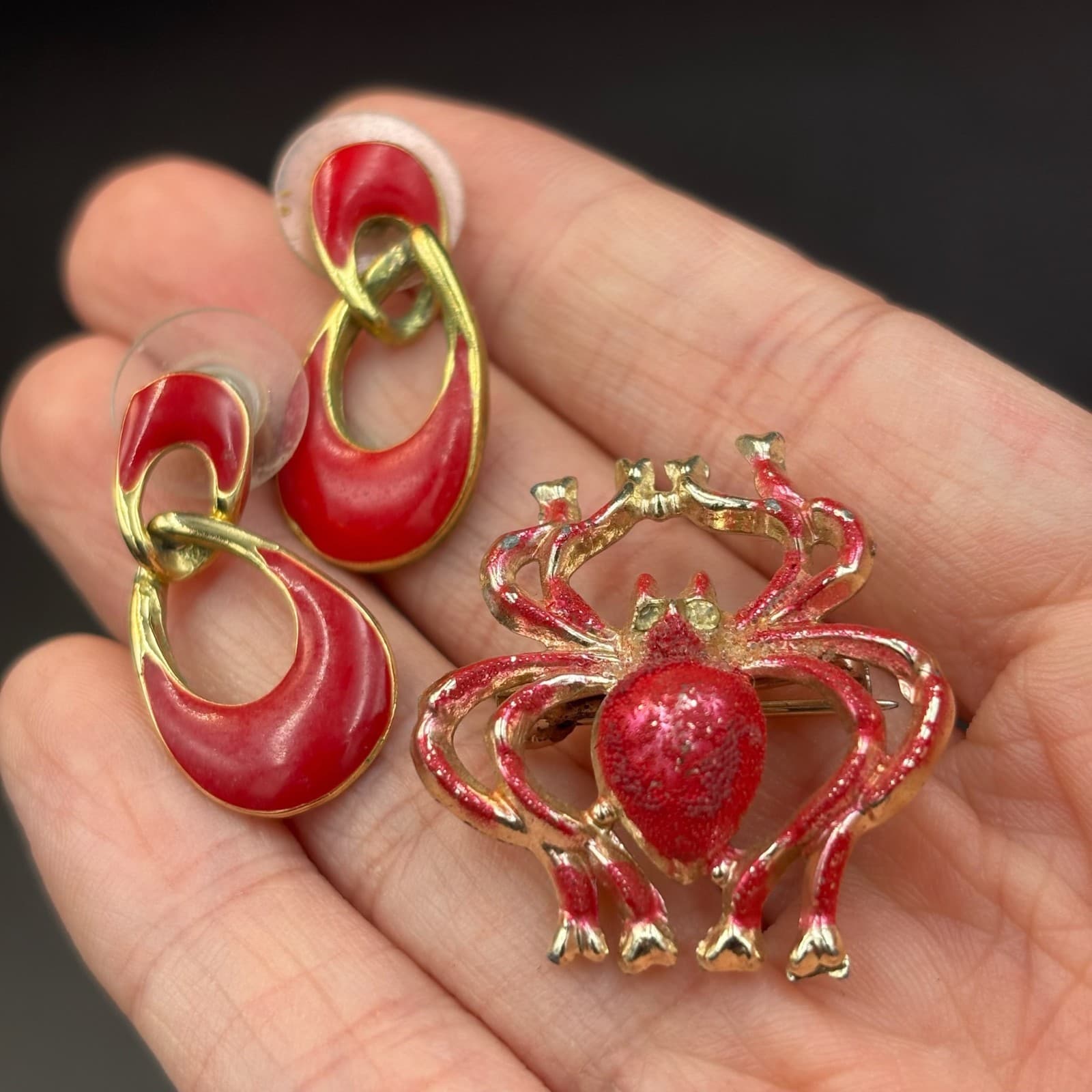 Vintage VTG Gold Tone Spooky Spider Red Enamel Brooch Set with Clip Doorknocker - Thumbnail 2