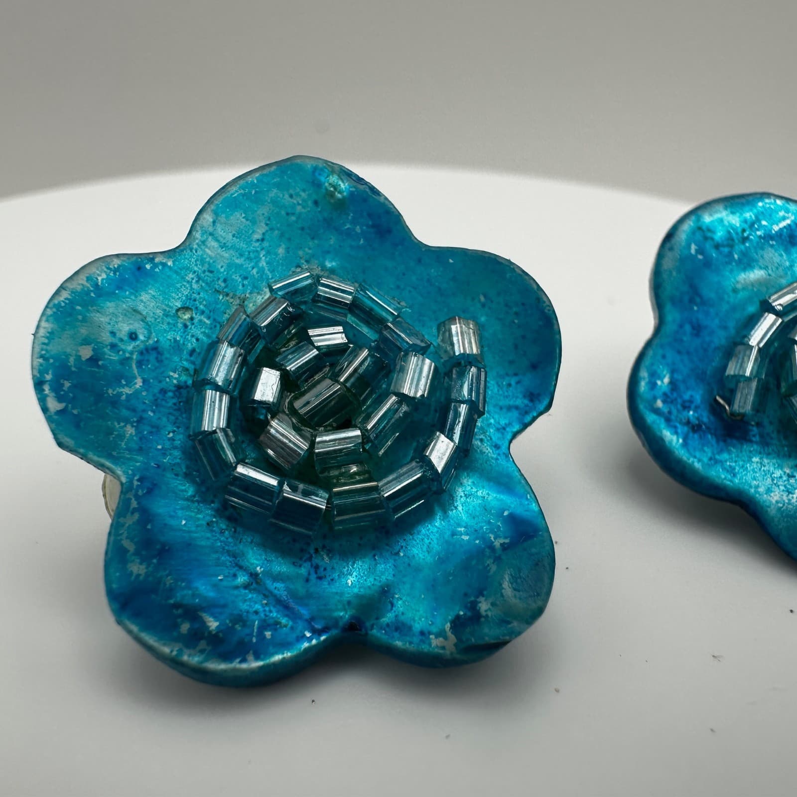 Vintage 90s iridescent blue floral earrings clear seed bead spiral Jewelry - Thumbnail 4