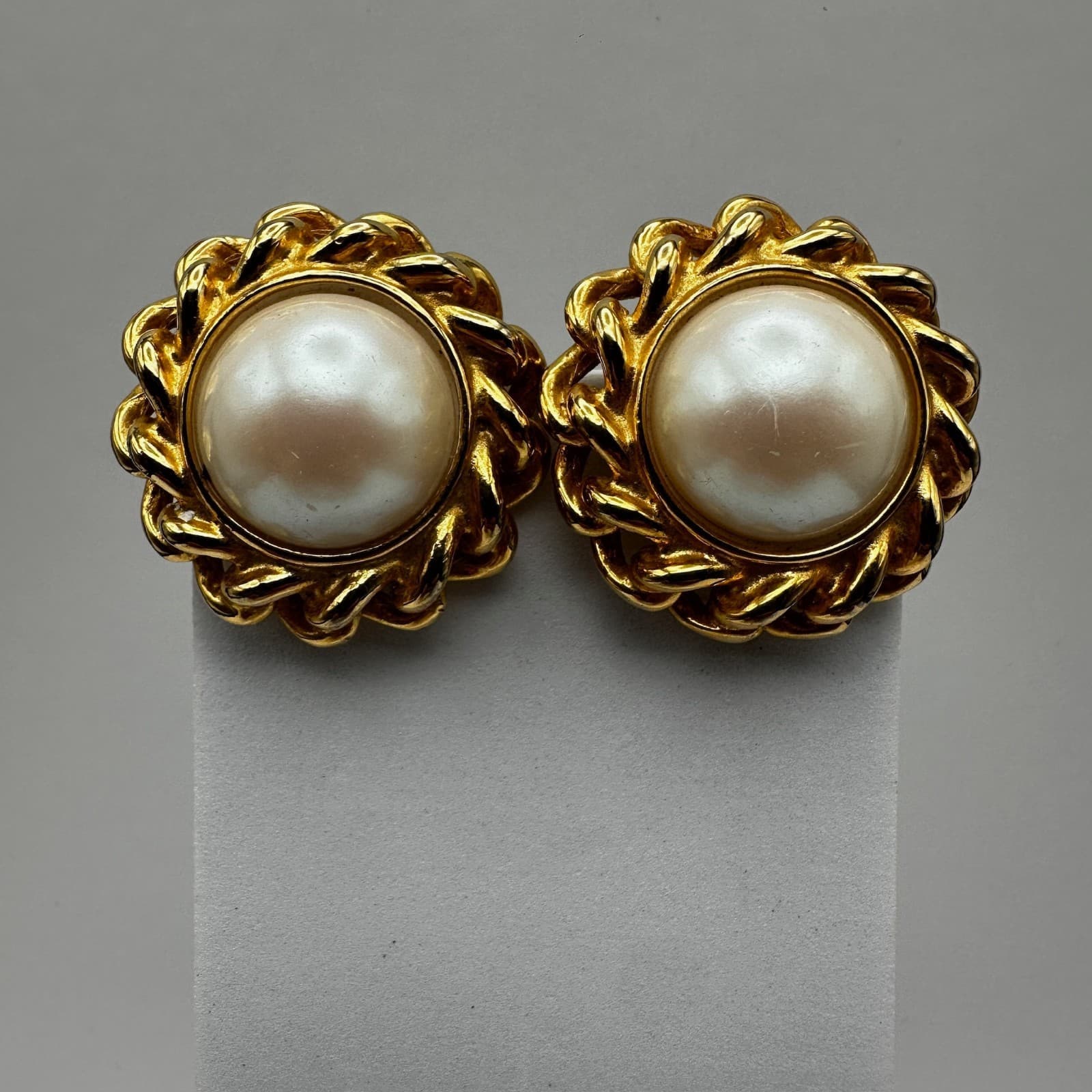 Vintage 80s Gold Faux Pearl Clip On Earrings Cable Rope Chain Dome Shape Jewelry - Image 1