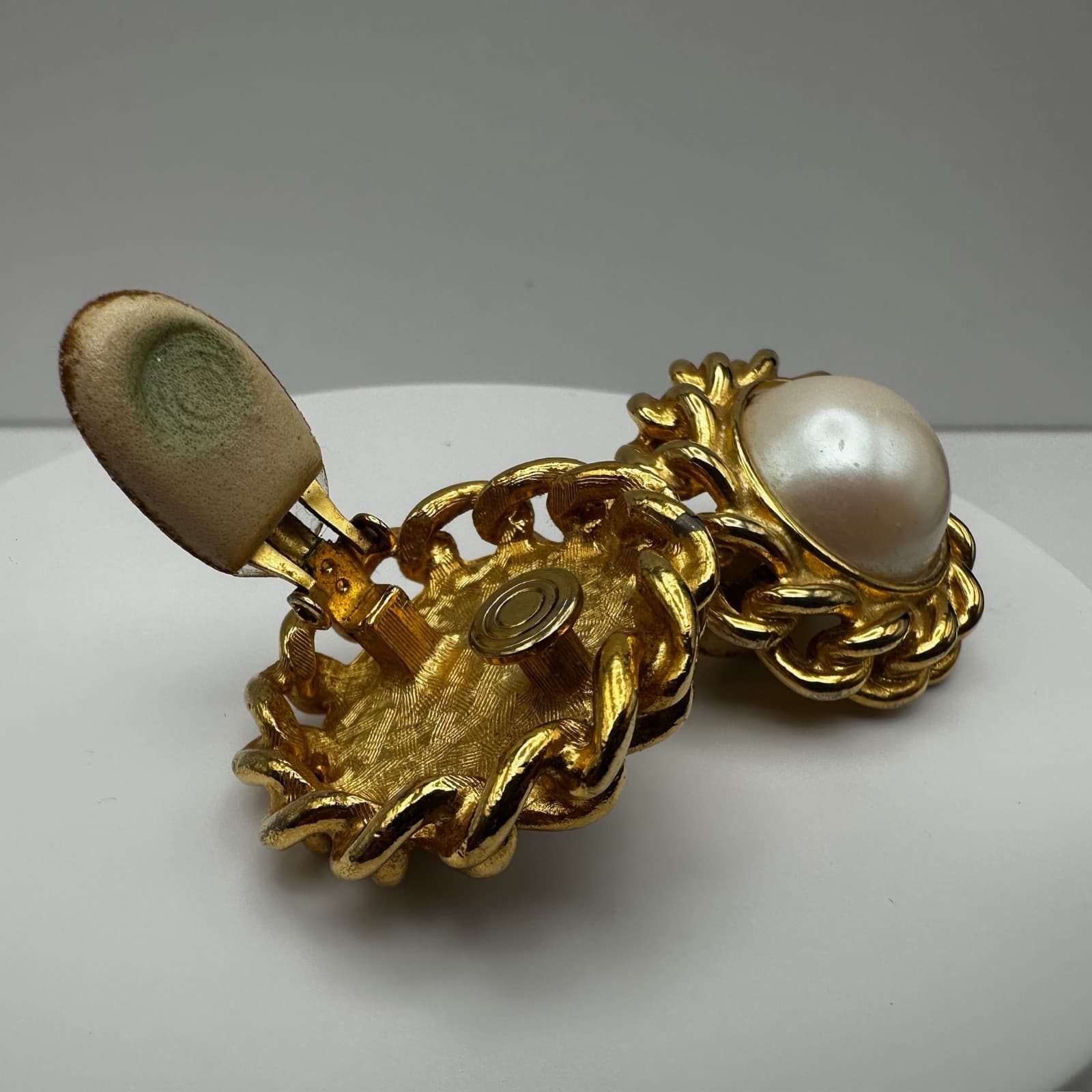 Vintage 80s Gold Faux Pearl Clip On Earrings Cable Rope Chain Dome Shape Jewelry - Thumbnail 7