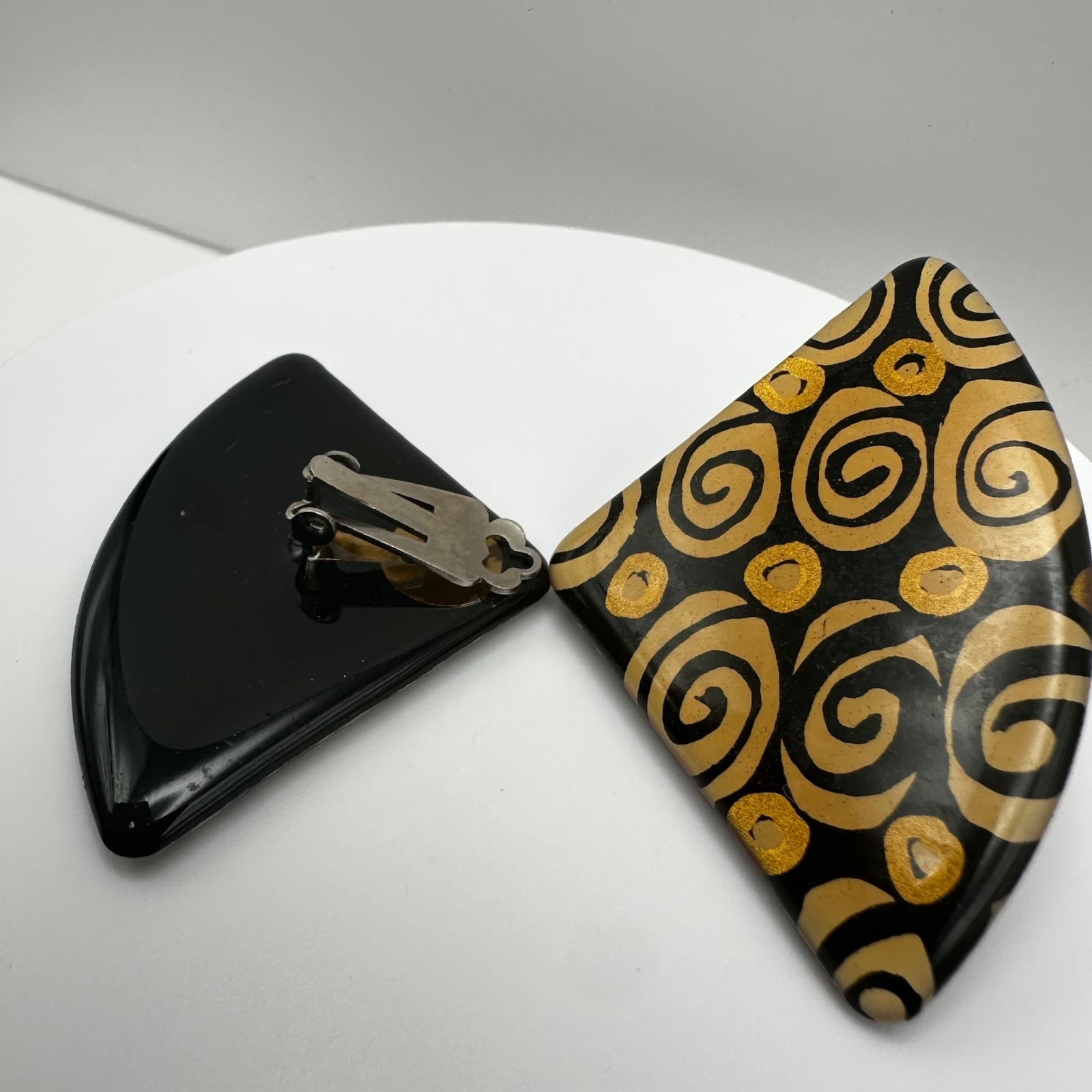 Vintage 90s Statement Black Beige Swirl Design Geometric Clip-On Earring Jewelry - Thumbnail 4
