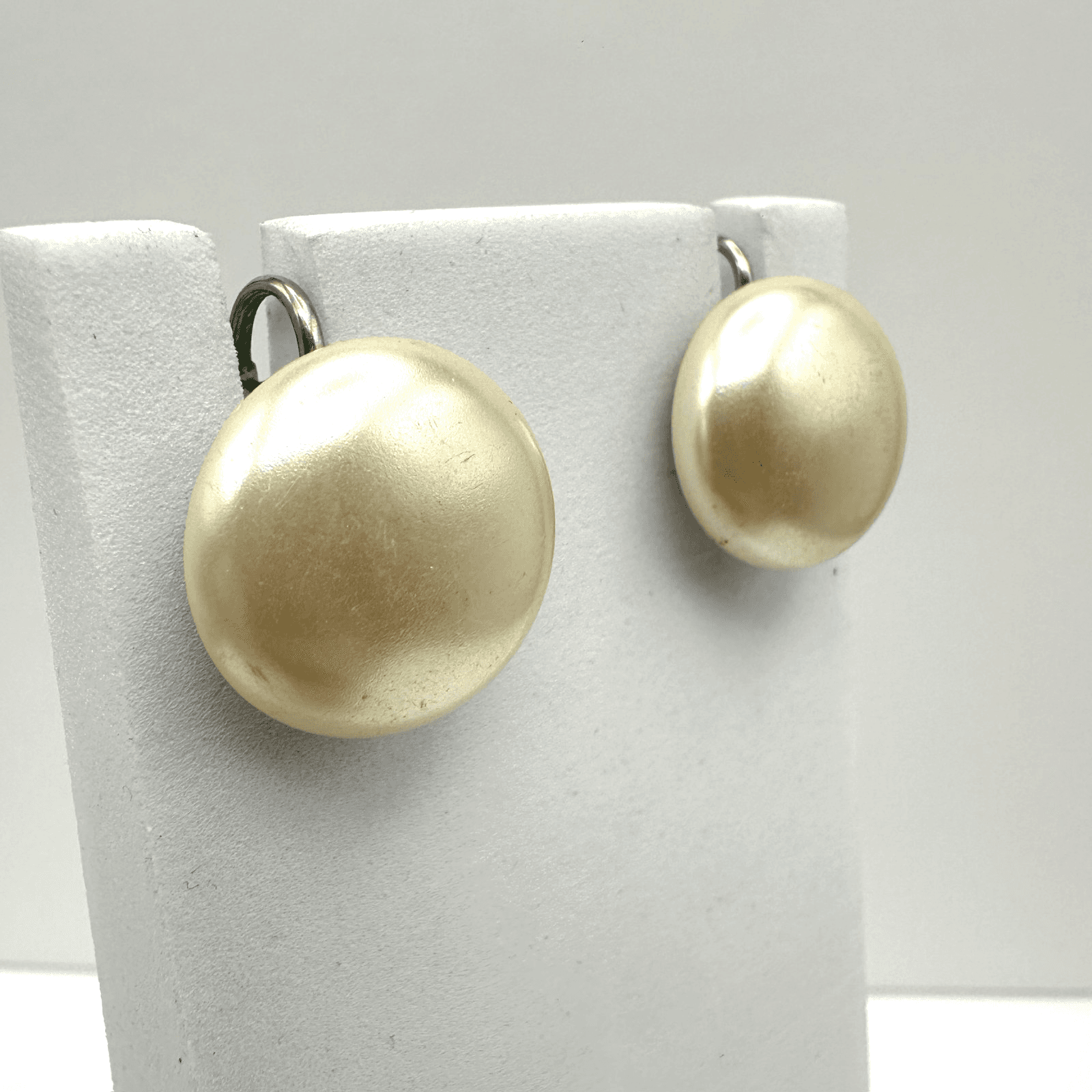 Vintage 80s Round Pearl Tone Clip On Earrings Silver Tone Dome Button Jewelry - Image 1