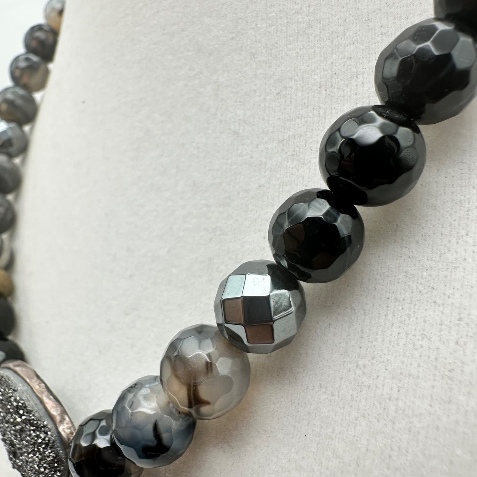 Vintage 80s Natural Stone Druzy Agate Beaded Necklace Faceted Gray Black Jewelry - Thumbnail 5