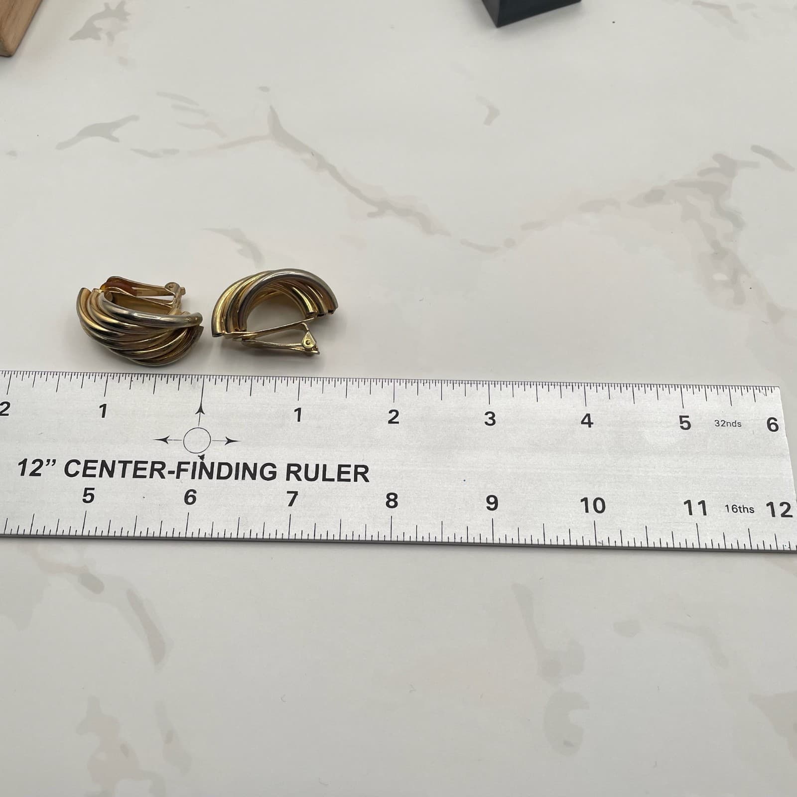 Vintage Gold-Tone Ribbed Clip On Earrings Dramatic Intertwined Design For Womens - Thumbnail 2