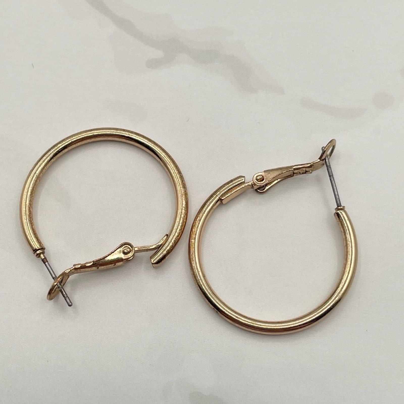 Vintage Gold Tone Leaver Back Hoop Earrings Classic Costume Jewelry Womens - Thumbnail 8