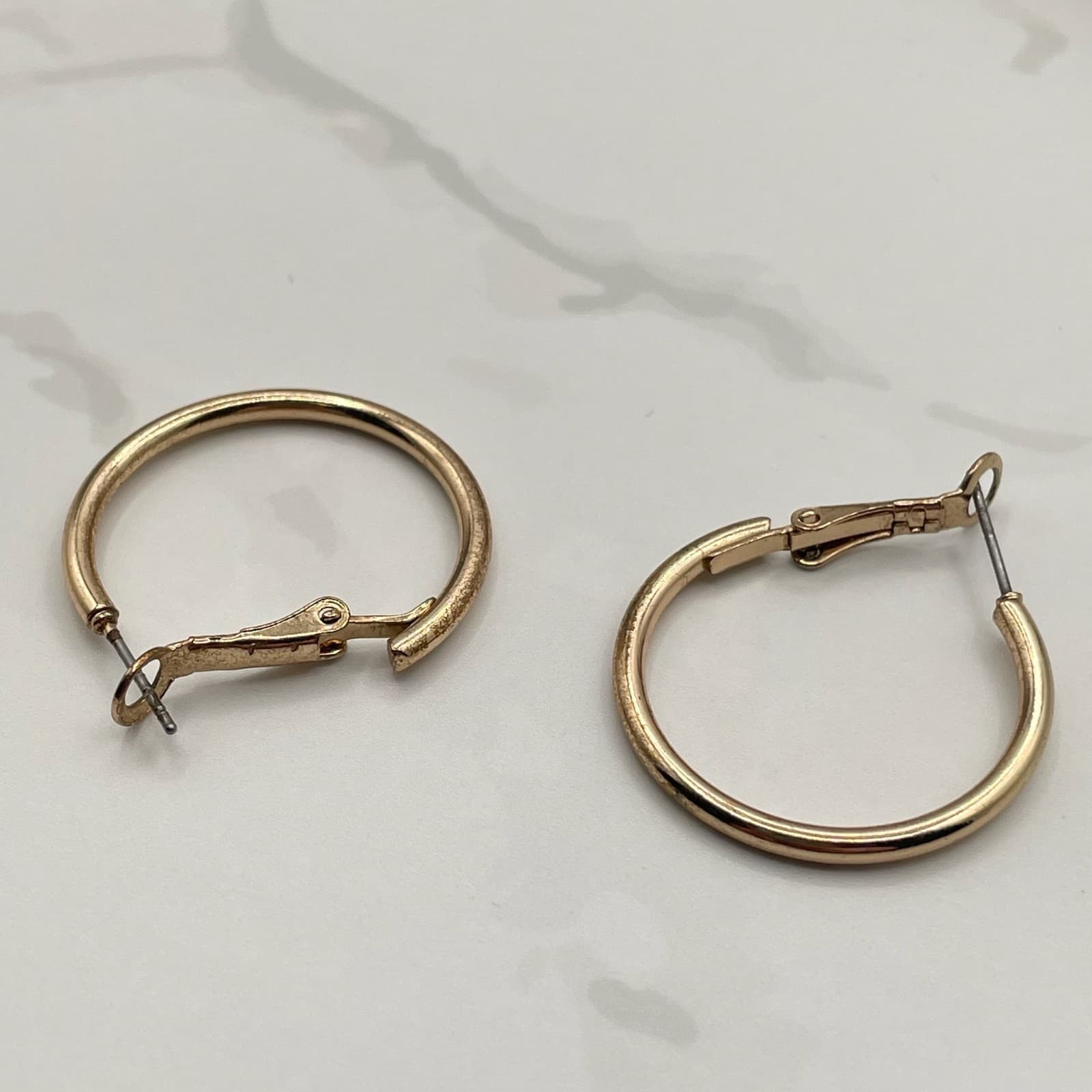 Vintage Gold Tone Leaver Back Hoop Earrings Classic Costume Jewelry Womens - Thumbnail 6