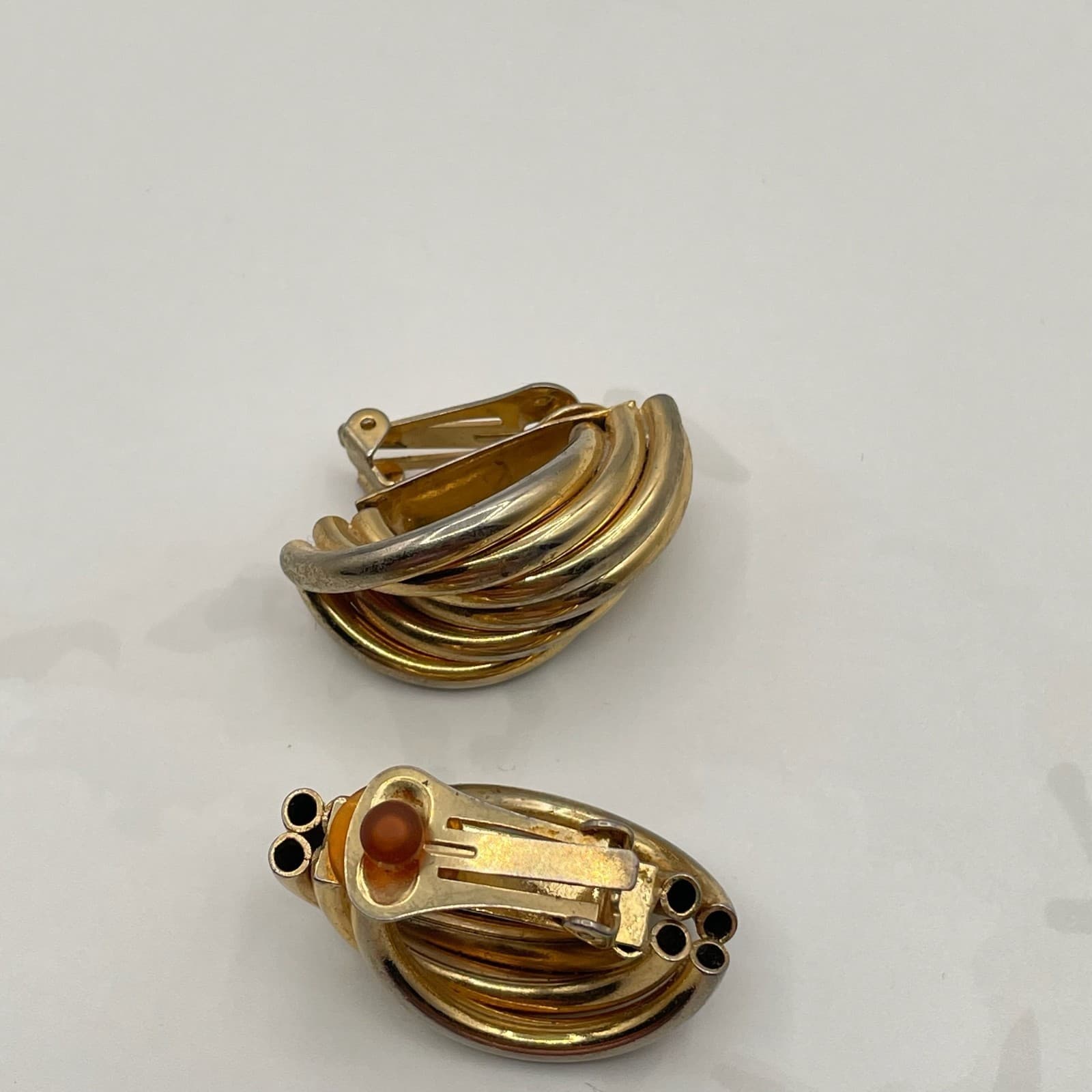 Vintage Gold-Tone Ribbed Clip On Earrings Dramatic Intertwined Design For Womens - Thumbnail 8