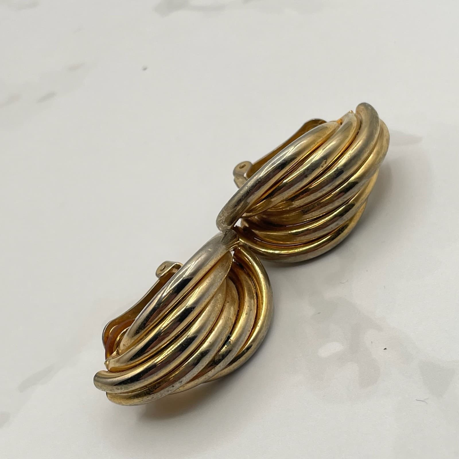 Vintage Gold-Tone Ribbed Clip On Earrings Dramatic Intertwined Design For Womens - Thumbnail 3