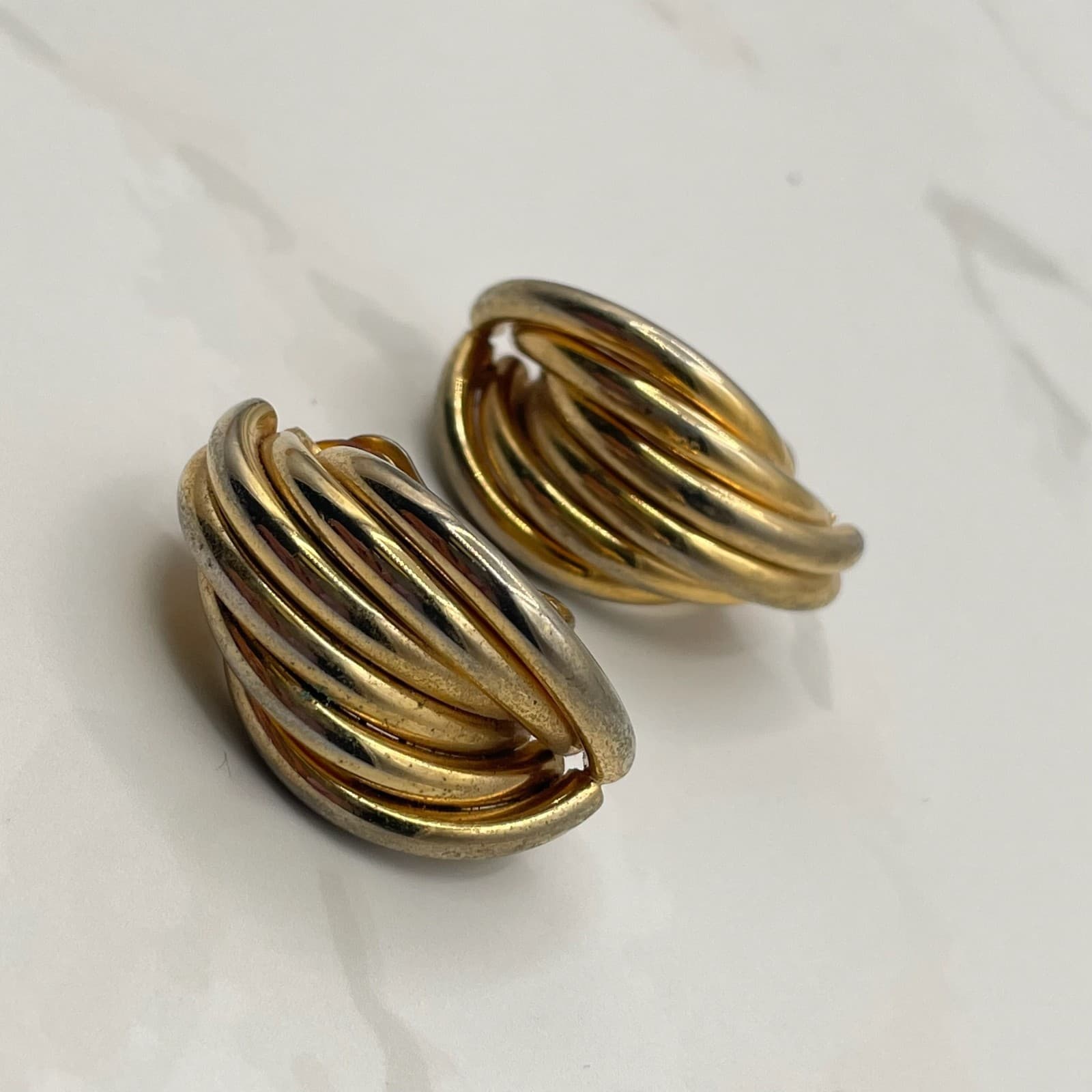 Vintage Gold-Tone Ribbed Clip On Earrings Dramatic Intertwined Design For Womens - Thumbnail 5