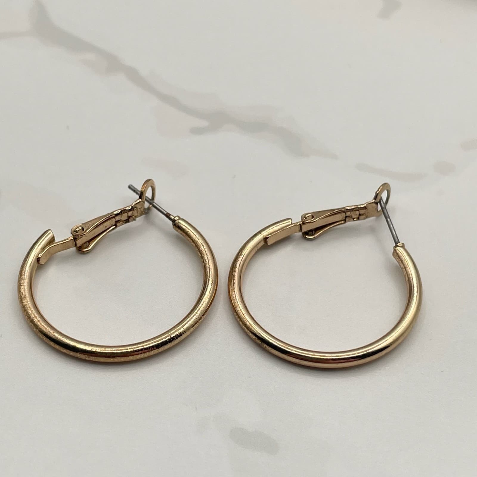 Vintage Gold Tone Leaver Back Hoop Earrings Classic Costume Jewelry Womens - Thumbnail 3