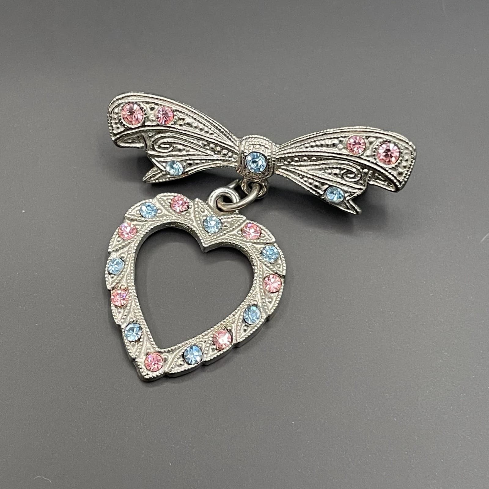 Vintage Rhinestone Bow Dangle Clear Heart Brooch Pin Silver Tone Unsigned - Thumbnail 3