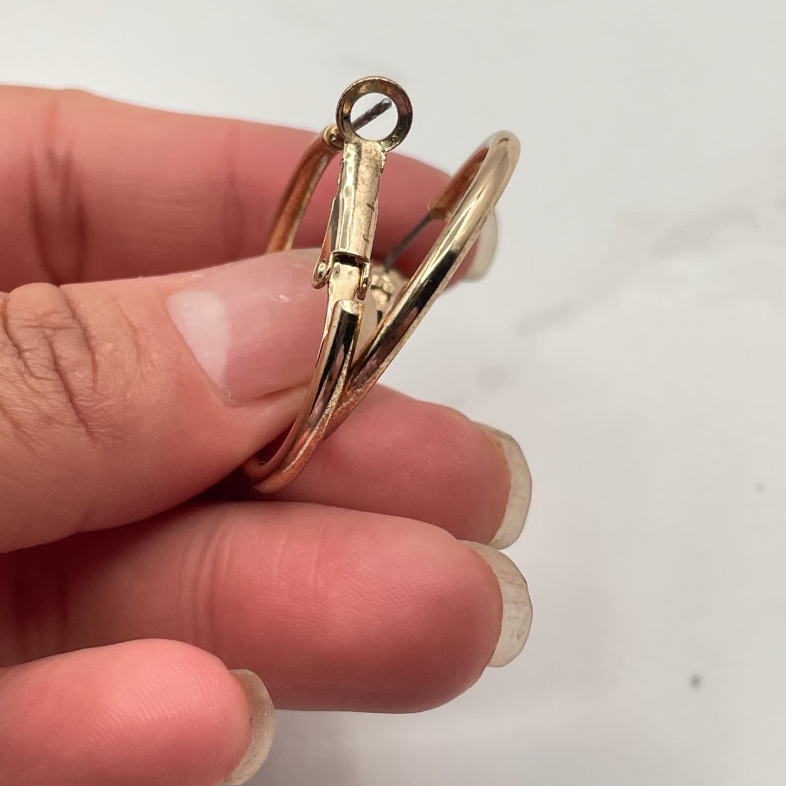 Vintage Gold Tone Leaver Back Hoop Earrings Classic Costume Jewelry Womens - Thumbnail 13