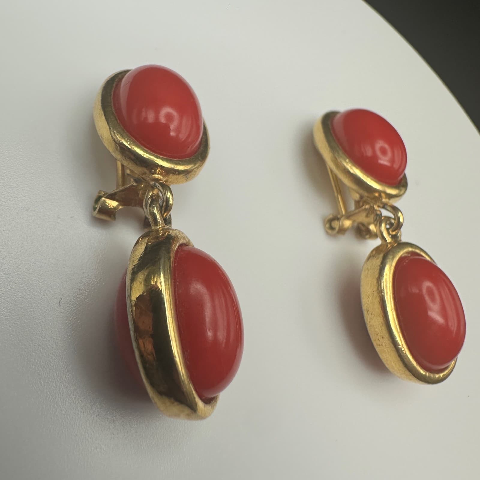 VTG Liz Clairborne 90s Red Dangle Clip On Earrings Cabochon Oval Stone Gold Tone - Thumbnail 3