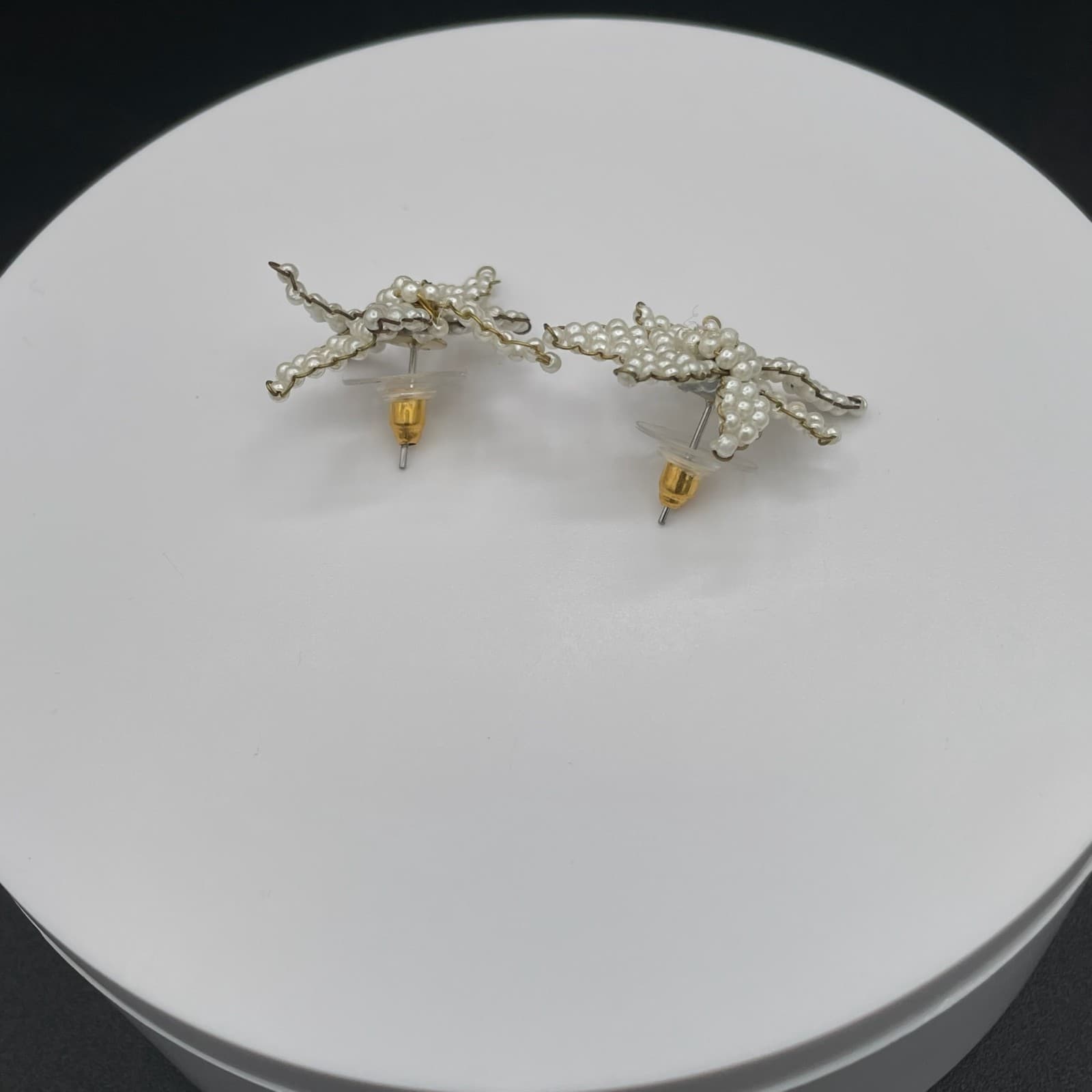 Vintage Seed Bead Flower White Pearlized Gold Tone Post Stud Floral Earrings - Thumbnail 5